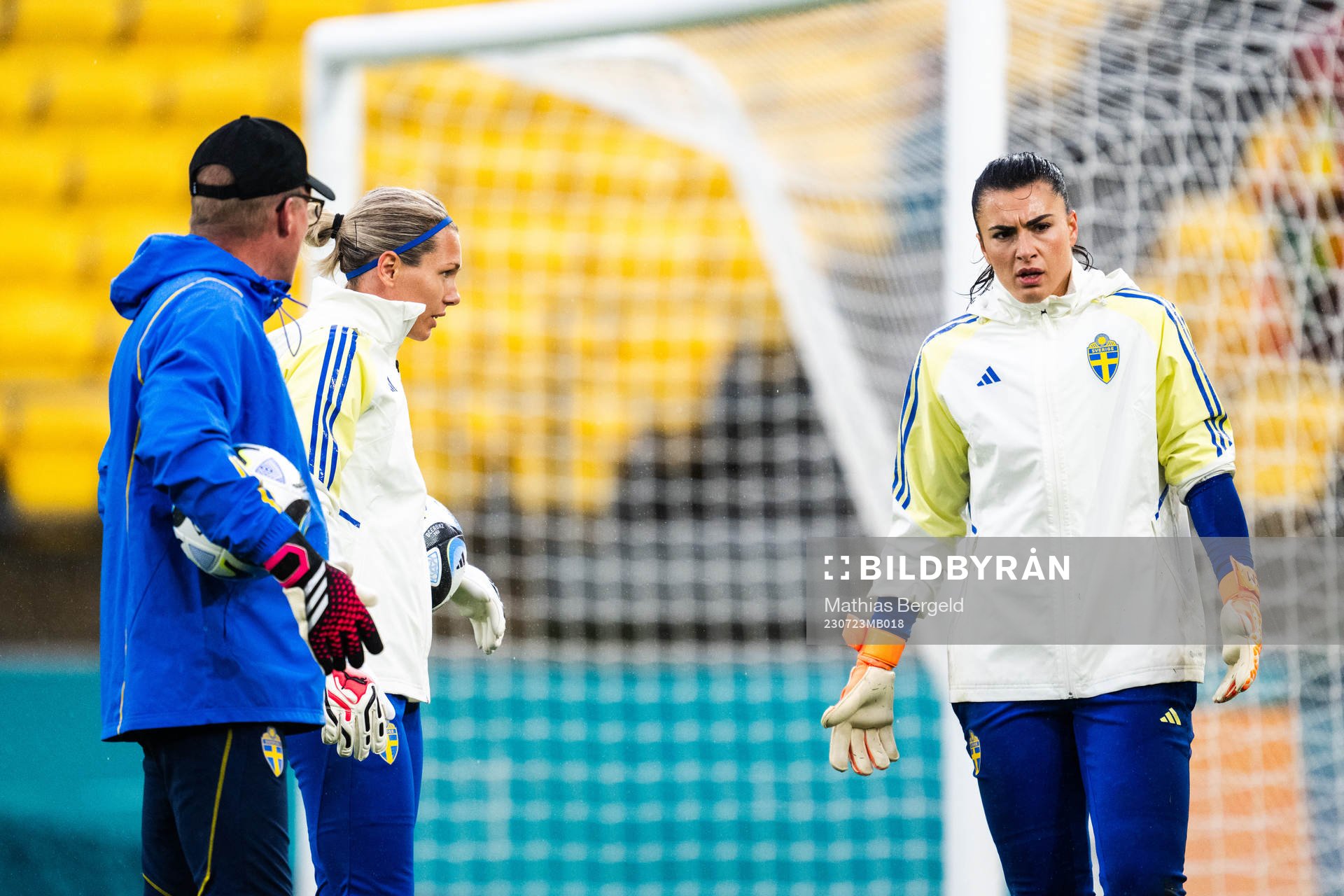 Goalkeeper coach Leif Troedsson, goalkeeper Jennifer Falk