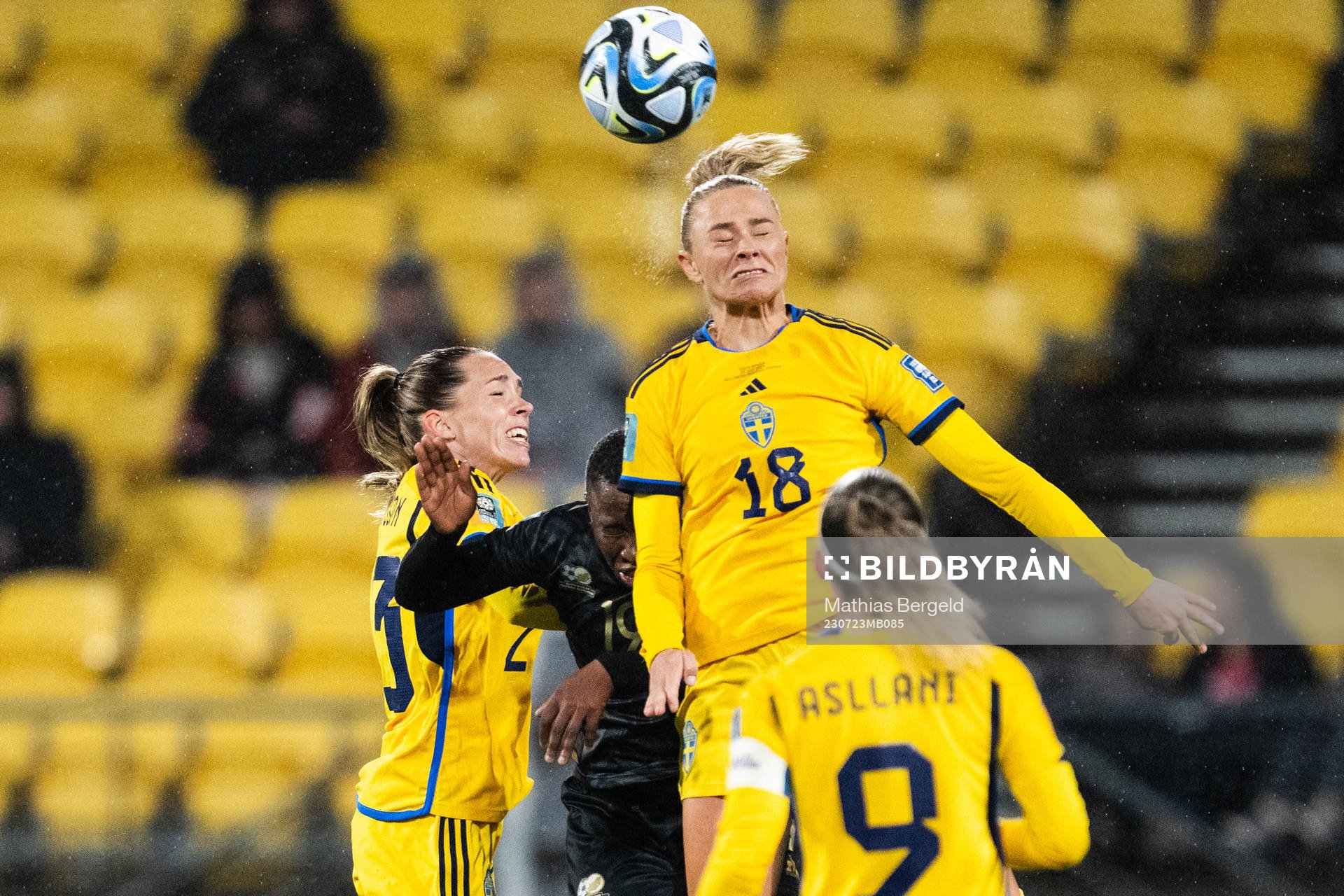 Elin Rubensson and Fridolina Rolfö of Sweden