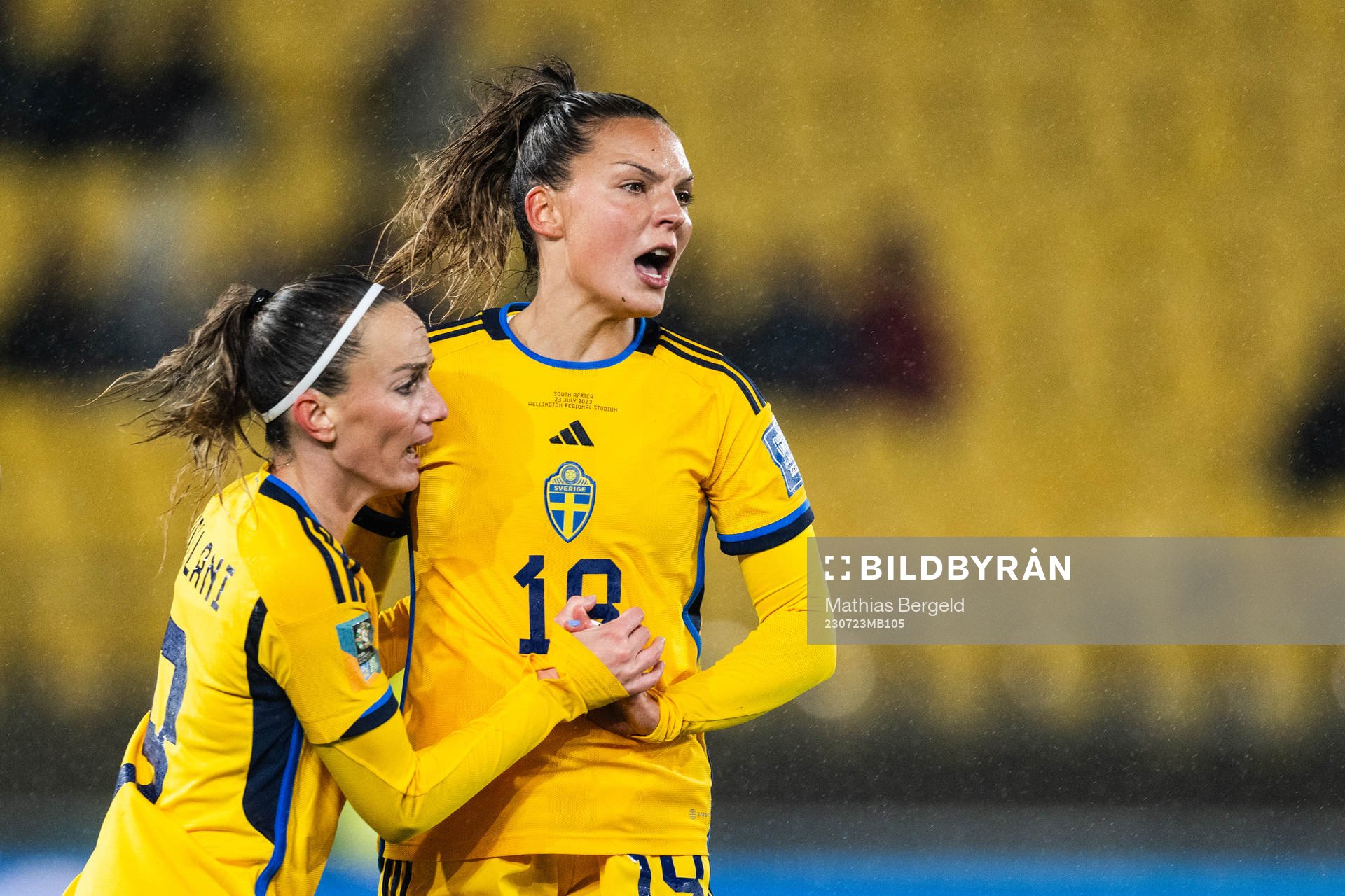 Kosovare Asllani and Johanna Rytting Kaneryd of Sweden