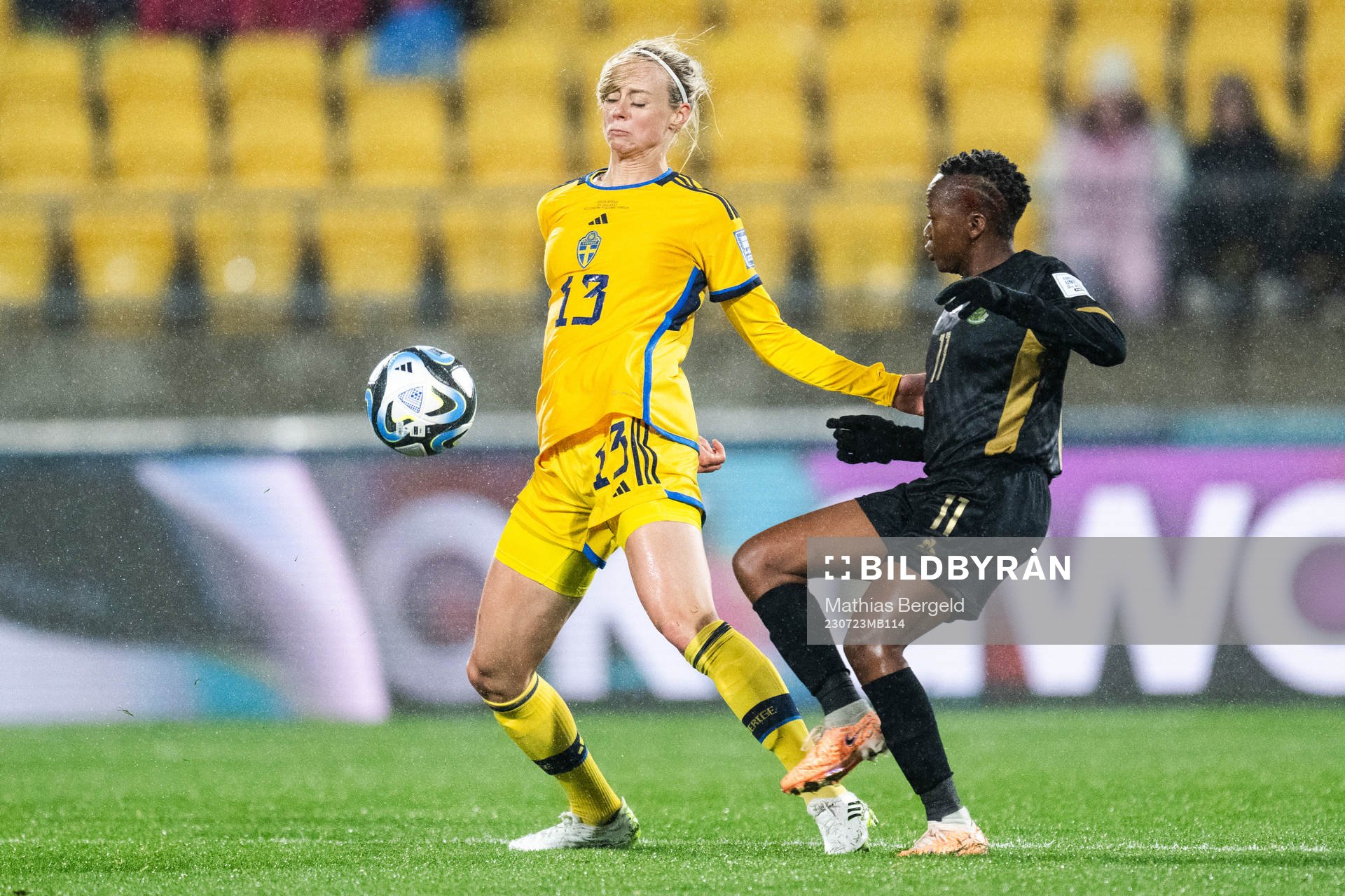 Amanda Ilestedt of Sweden and Thembi Kgatlana of South