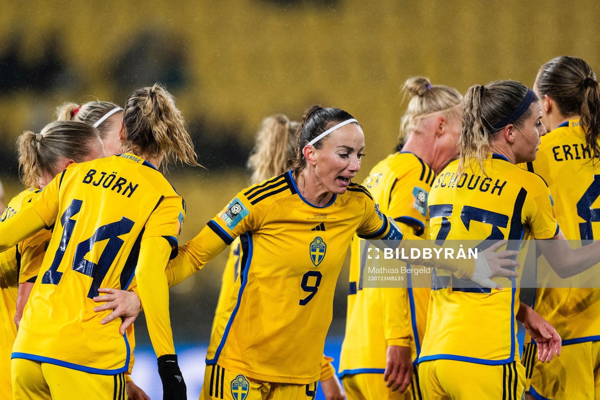 Kosovare Asllani celebrate with team mates