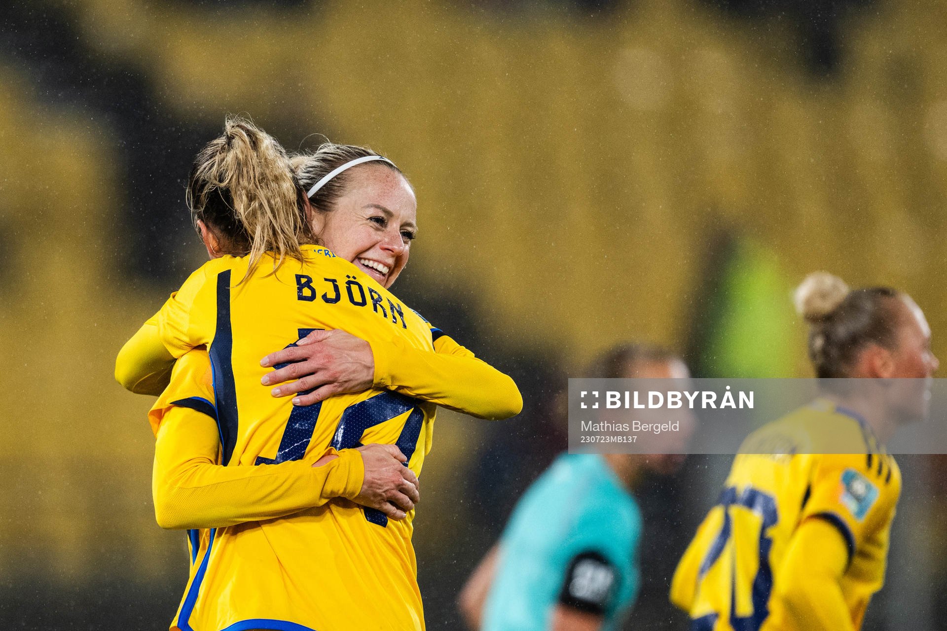 Nathalie Björn celebrate with Amanda Ilestedt of Sweden