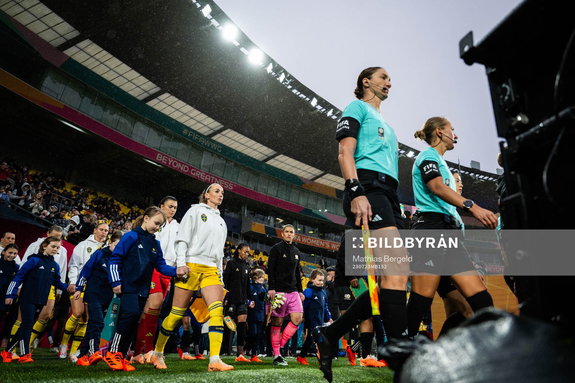 Goalkeeper Zecira Musovic and Kosovare Asllani