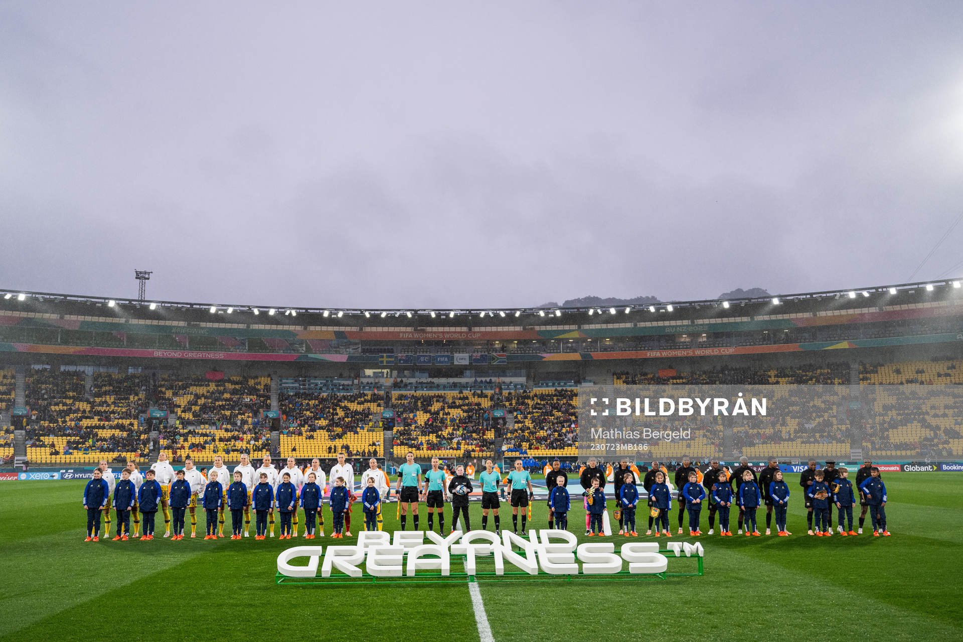 Players of Sweden and of South Africa