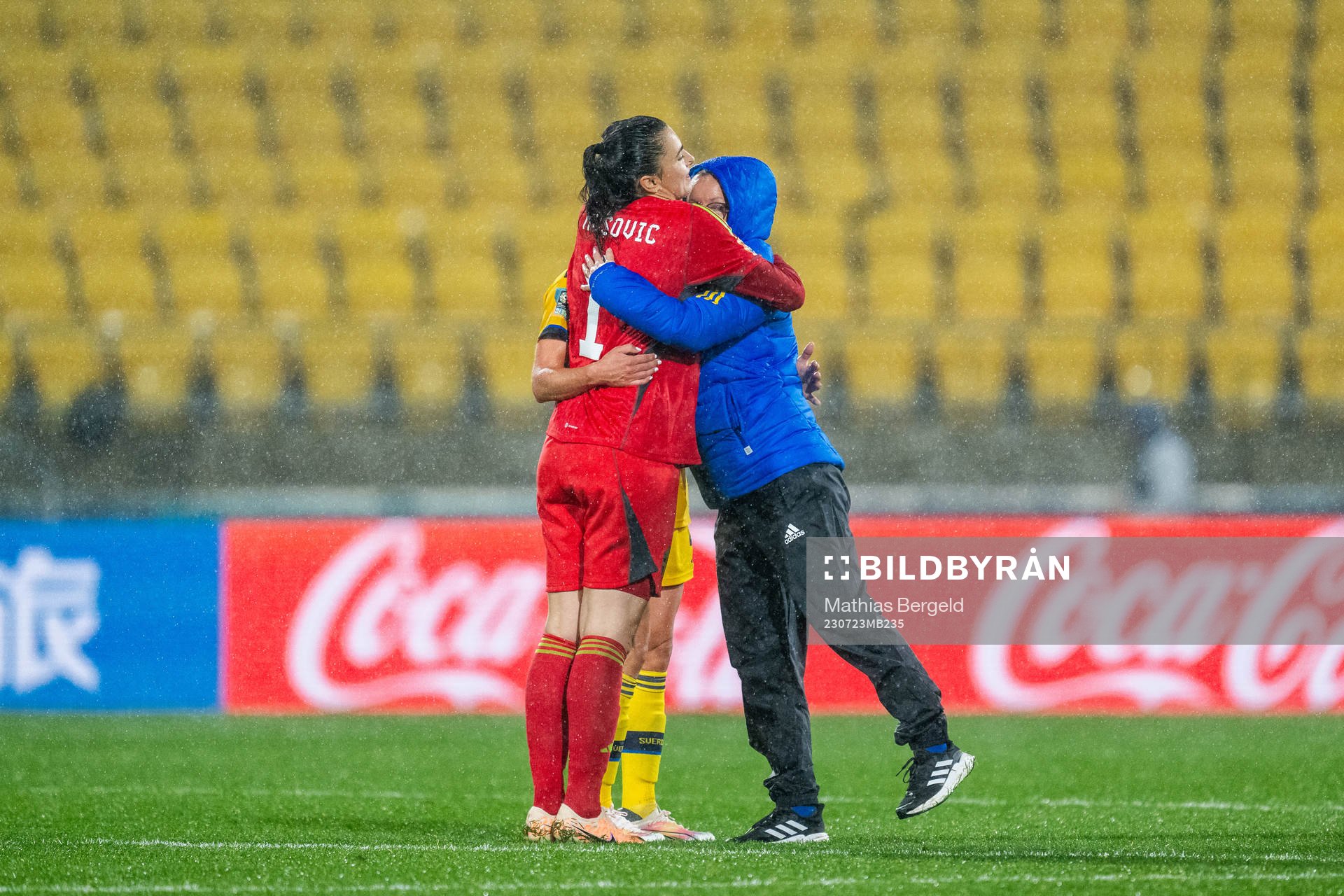 goalkeeper Zecira Musovic and assistant coach Victoria