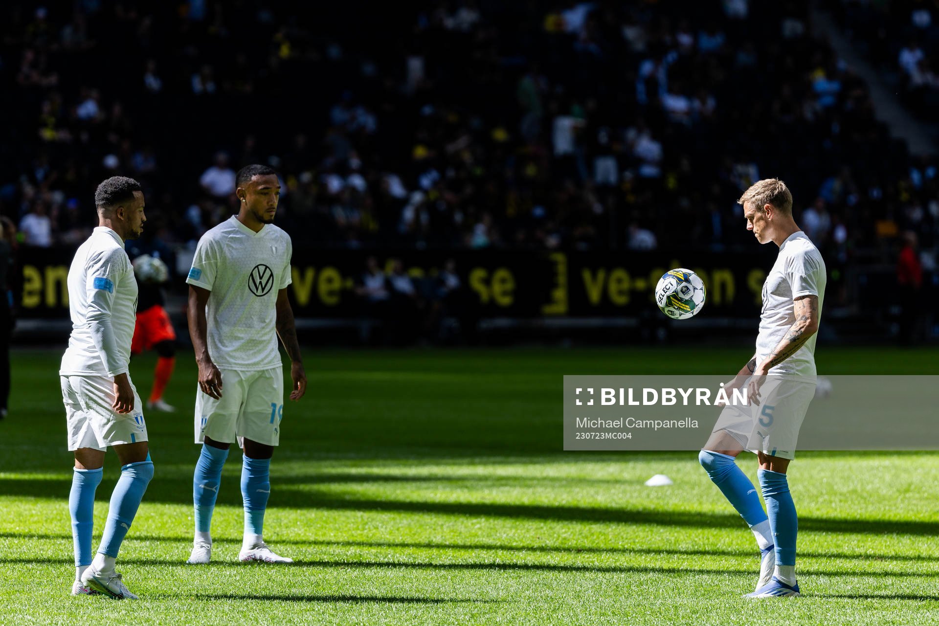 Malmö FFs Derek Cornelius och Søren Rieks värmer upp