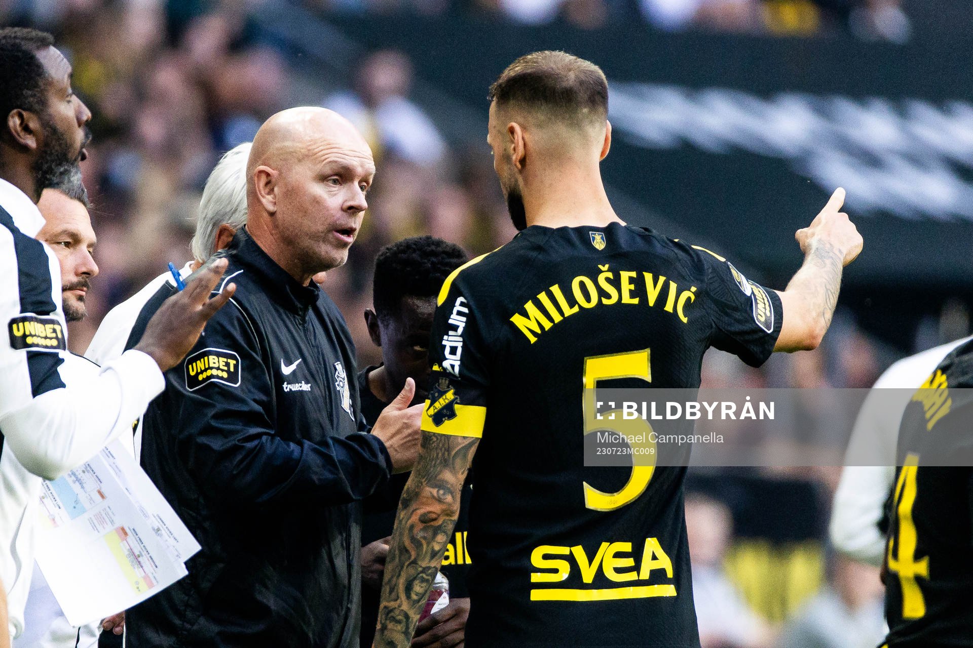 AIKs tränare Henning Berg och AIKs Alexander Milosevic