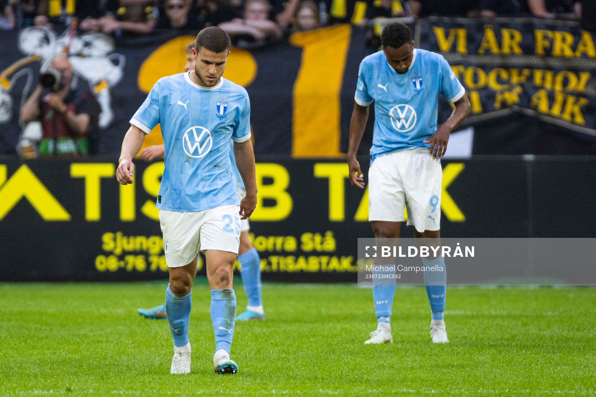 Malmö FFs Gabriel Busanello och Isaac Kiese Thelin deppar