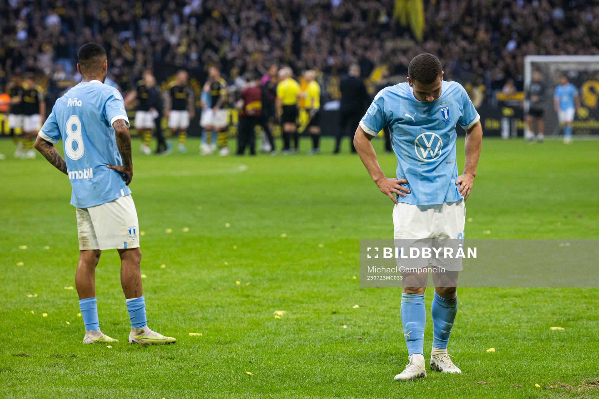 Malmö FFs Sergio Pena och Gabriel Busanello deppar