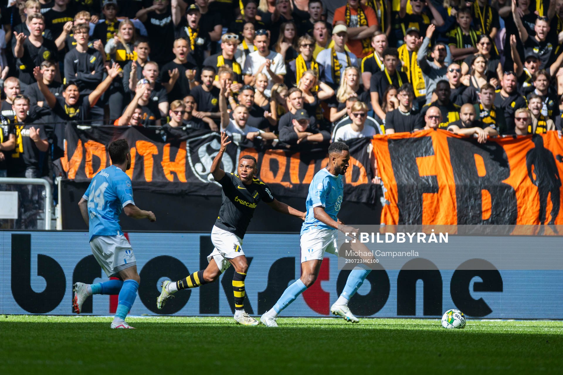 AIKs Abdussalam Magashy och Malmö FFs Lasse Nielsen och