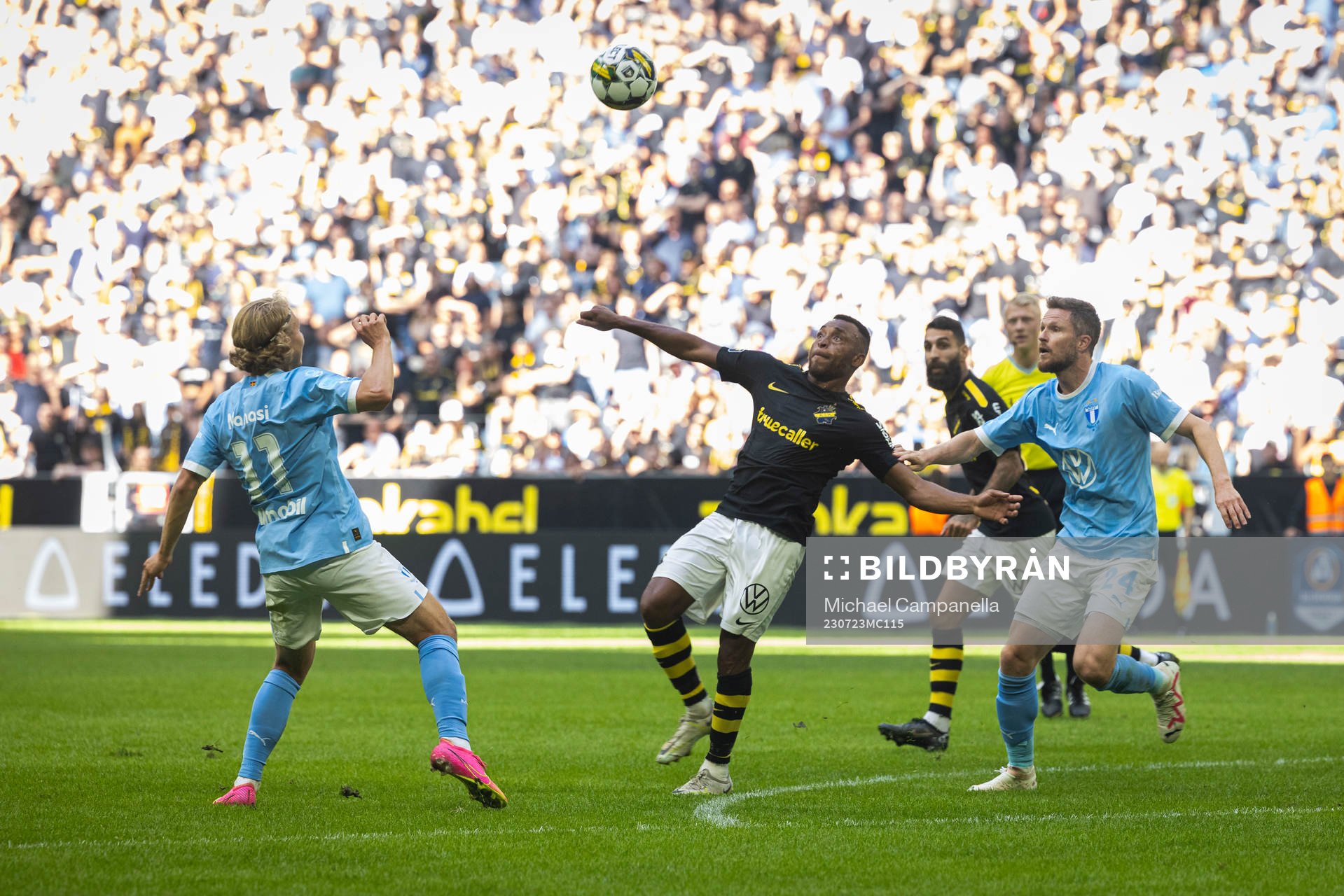 AIKs Abdussalam Magashy mot Malmö FFs Sebastian Nanasi och