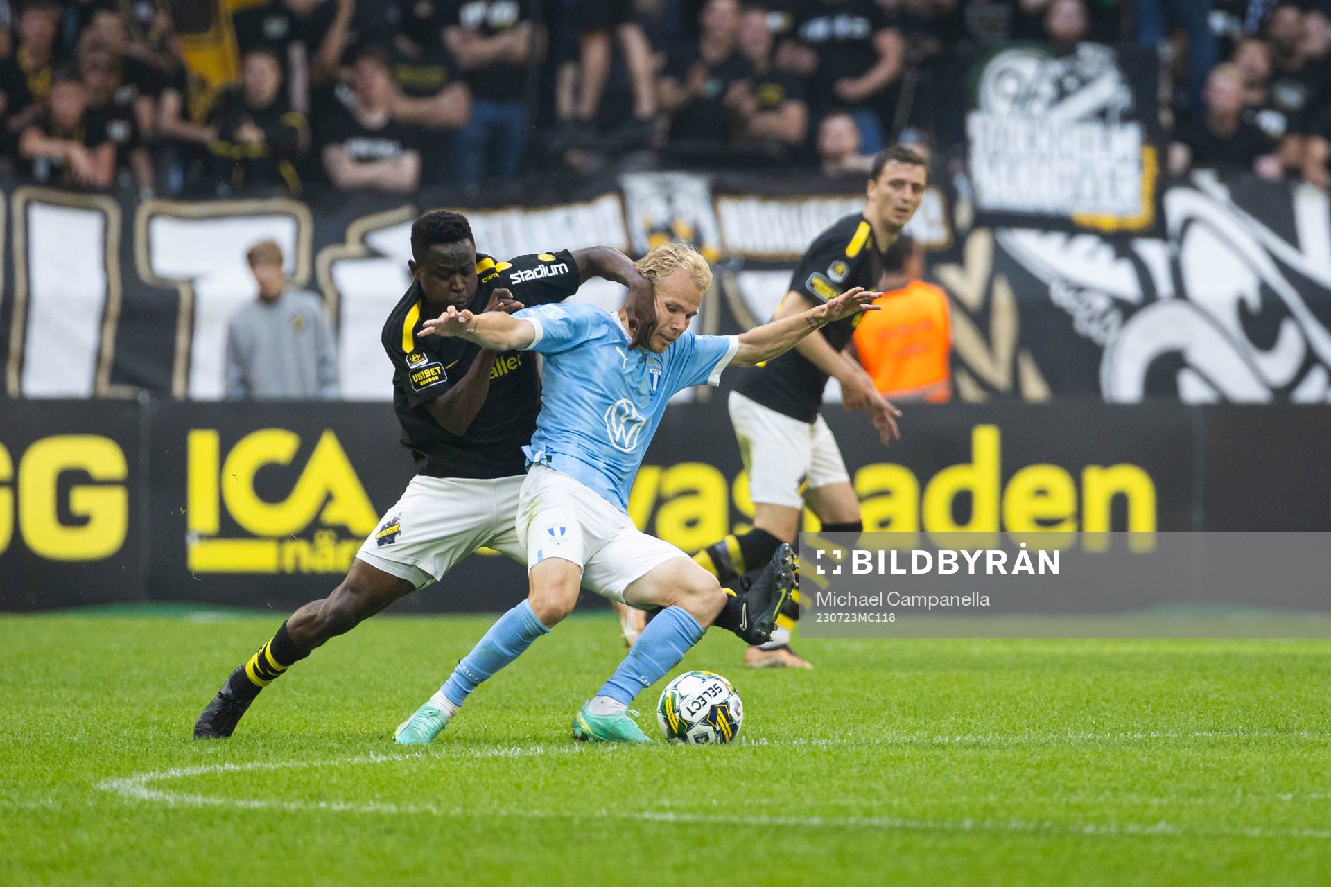 AIKs Erick Otieno och Malmö FFs Oscar Lewicki