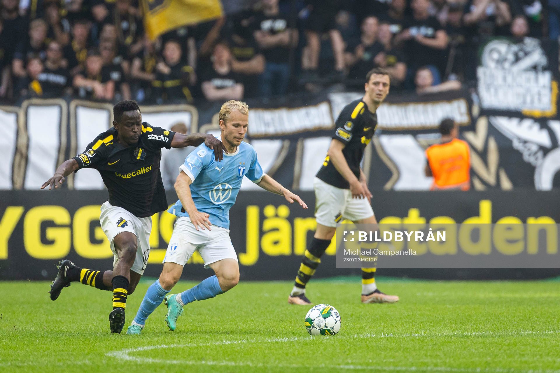 AIKs Erick Otieno och Malmö FFs Oscar Lewicki