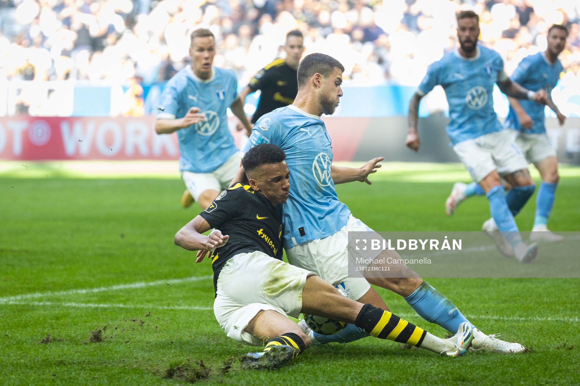 AIKs Rui Modesto och Malmö FFs Gabriel Busanello