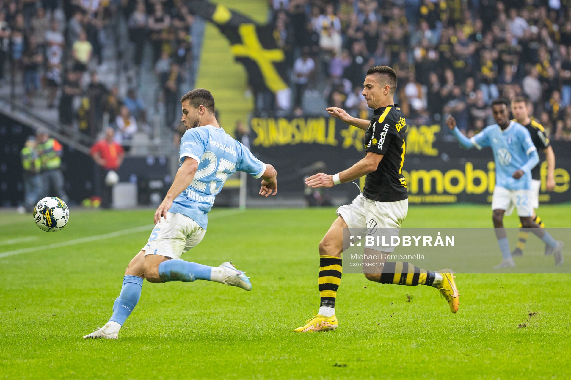 Malmö FFs Gabriel Busanello och AIKs Dino Besirovic