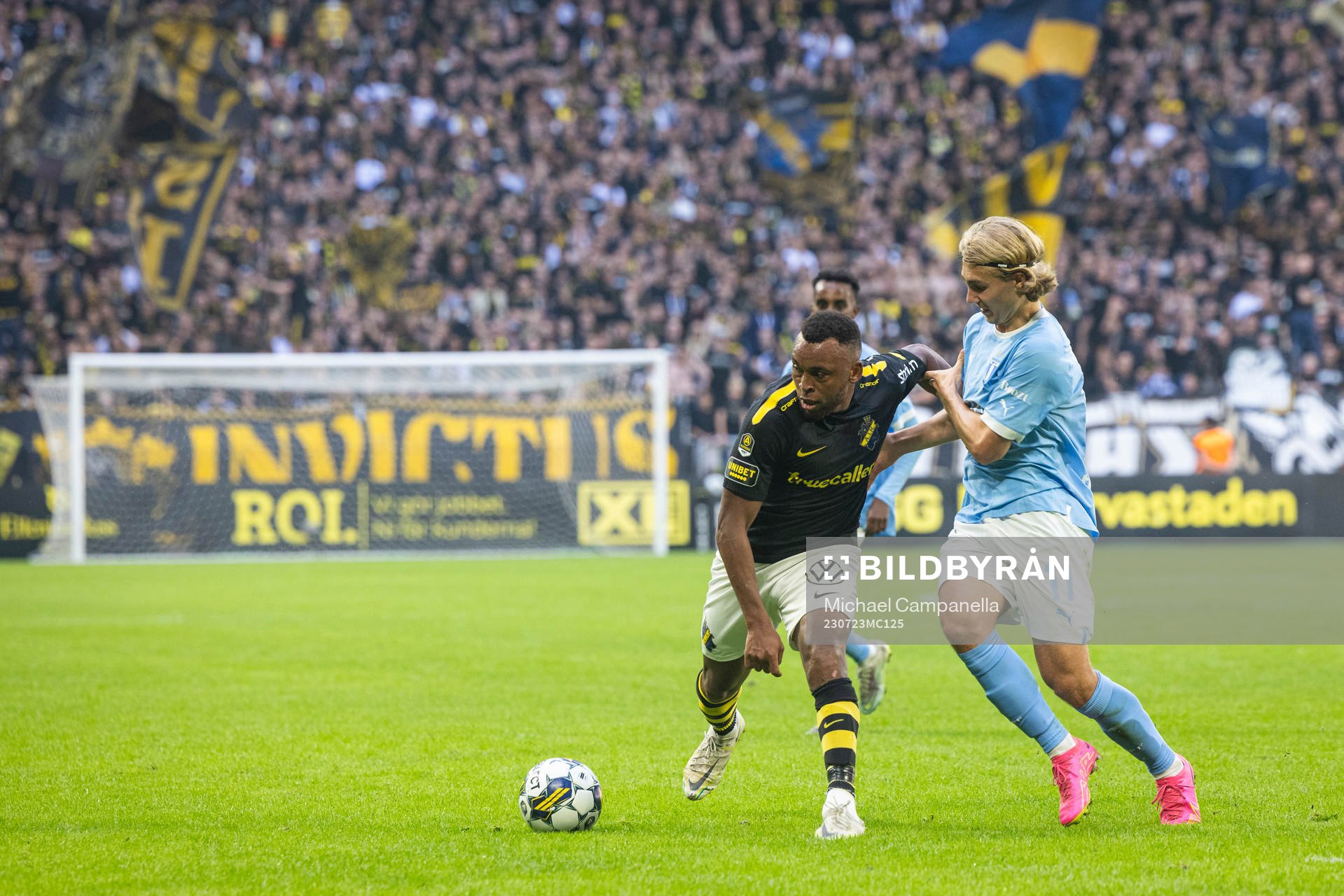 AIKs Abdussalam Magashy och Malmö FFs Sebastian Nanasi
