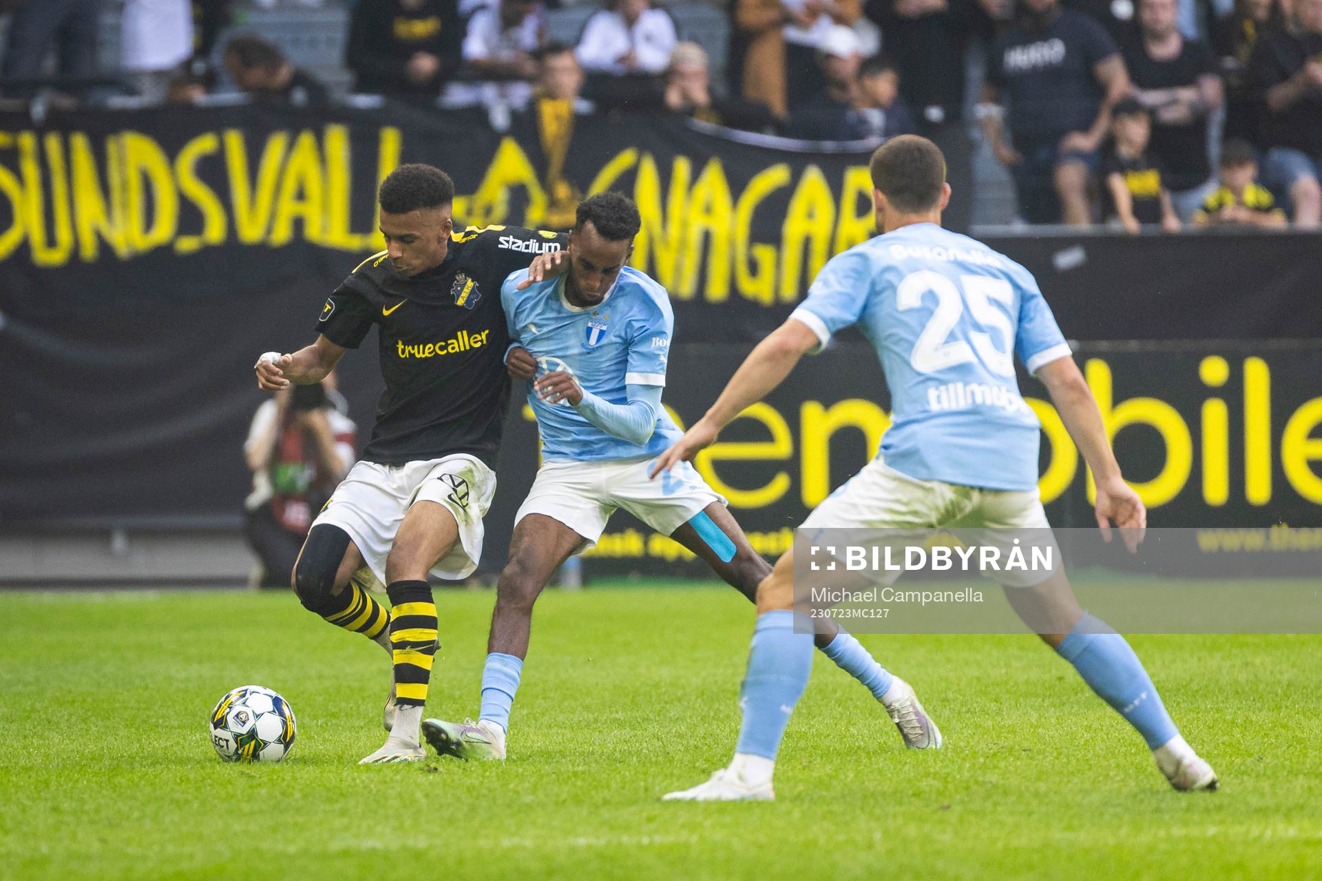 AIKs Rui Modesto mot Malmö FFs Taha Ali och Gabriel