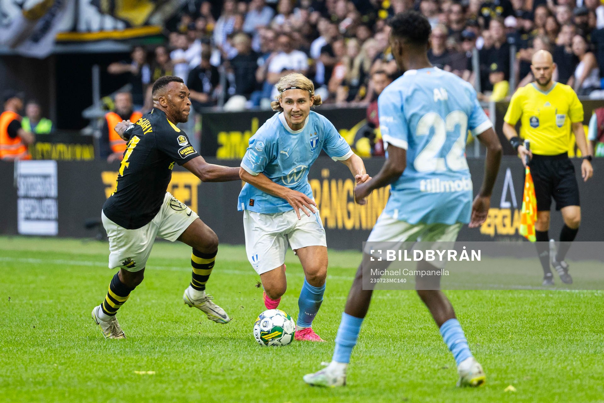 AIKs Abdussalam Magashy mot Malmö FFs Sebastian Nanasi och