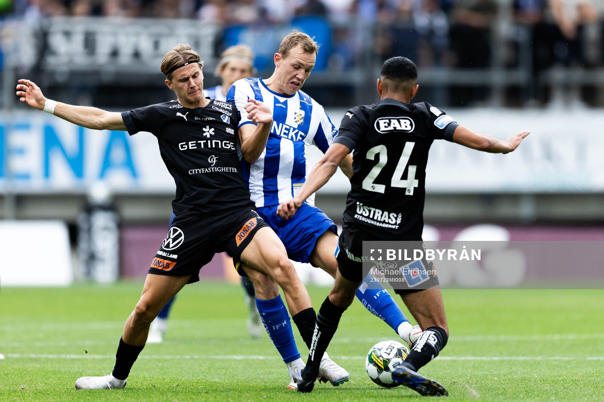 Halmstads Erik Ahlstrand och Amir Al-Ammari mot IFK