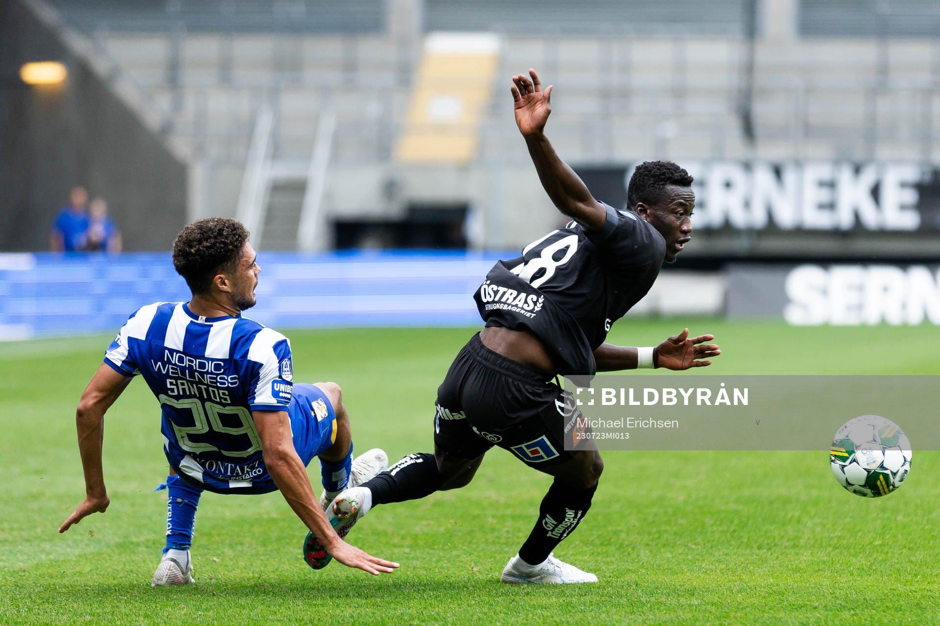 IFK Göteborgs Thomas Santos och Halmstads Naeem Mohammed