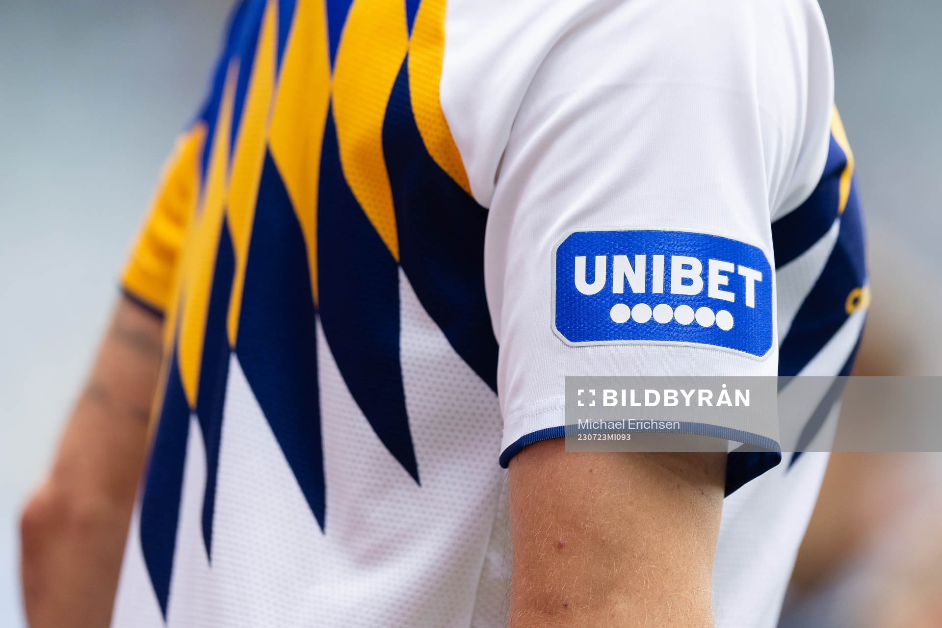 En IFK Göteborgs spelare med Unibet på ärmen