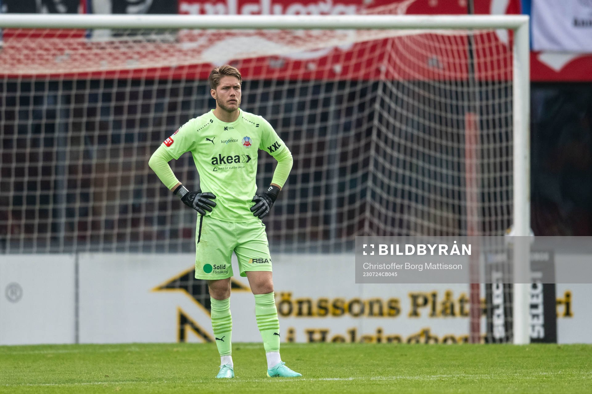 Helsingborgs målvakt Kalle Joelsson deppar