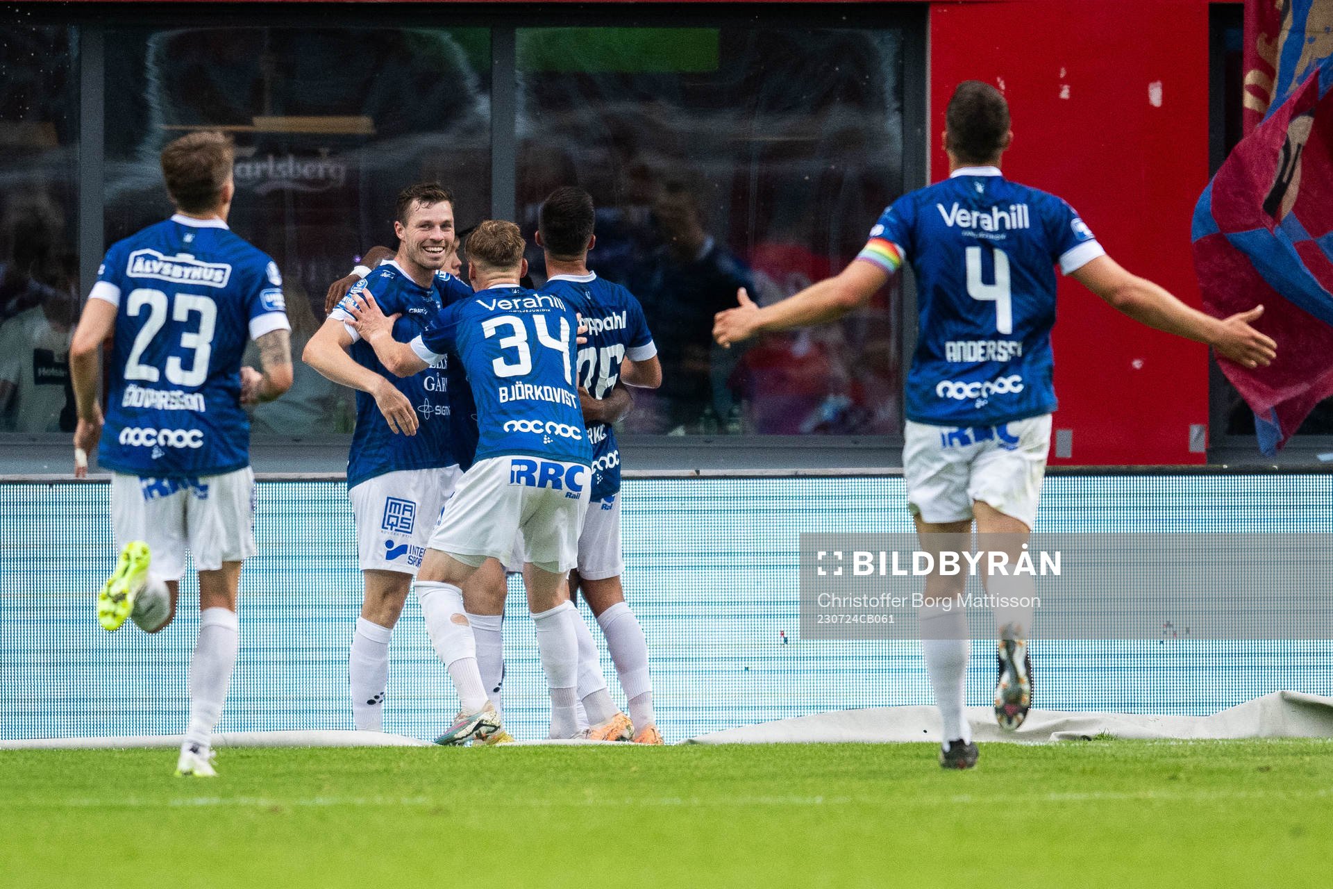 Trelleborgs Henry Offia jublar med lagkamrater