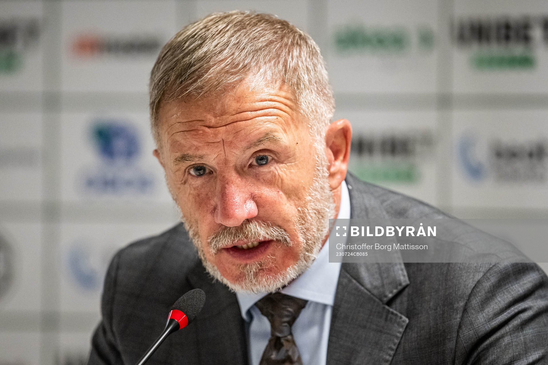 Helsingborgs tränare Stuart Baxter vid en presskonferens