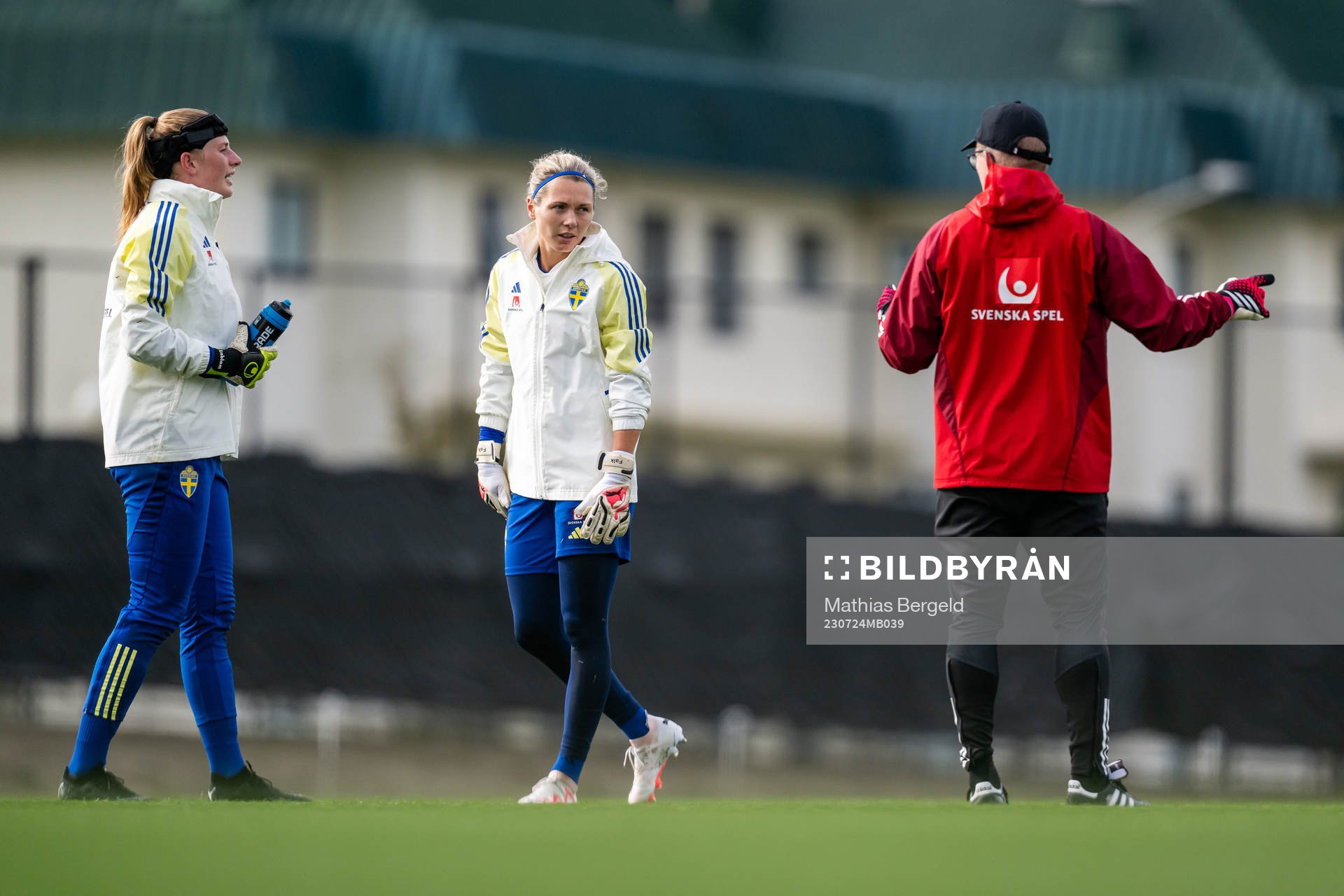 Goalkeeper Tove Enblom, goalkeeper Jennifer Falk and