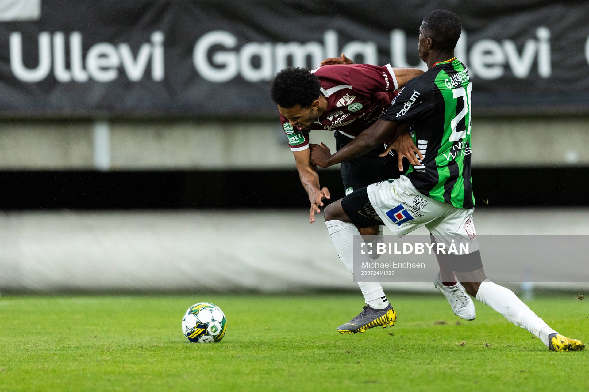 Västerås SKs Alex Douglas och GAIS Chisomnazu Chika Chidi