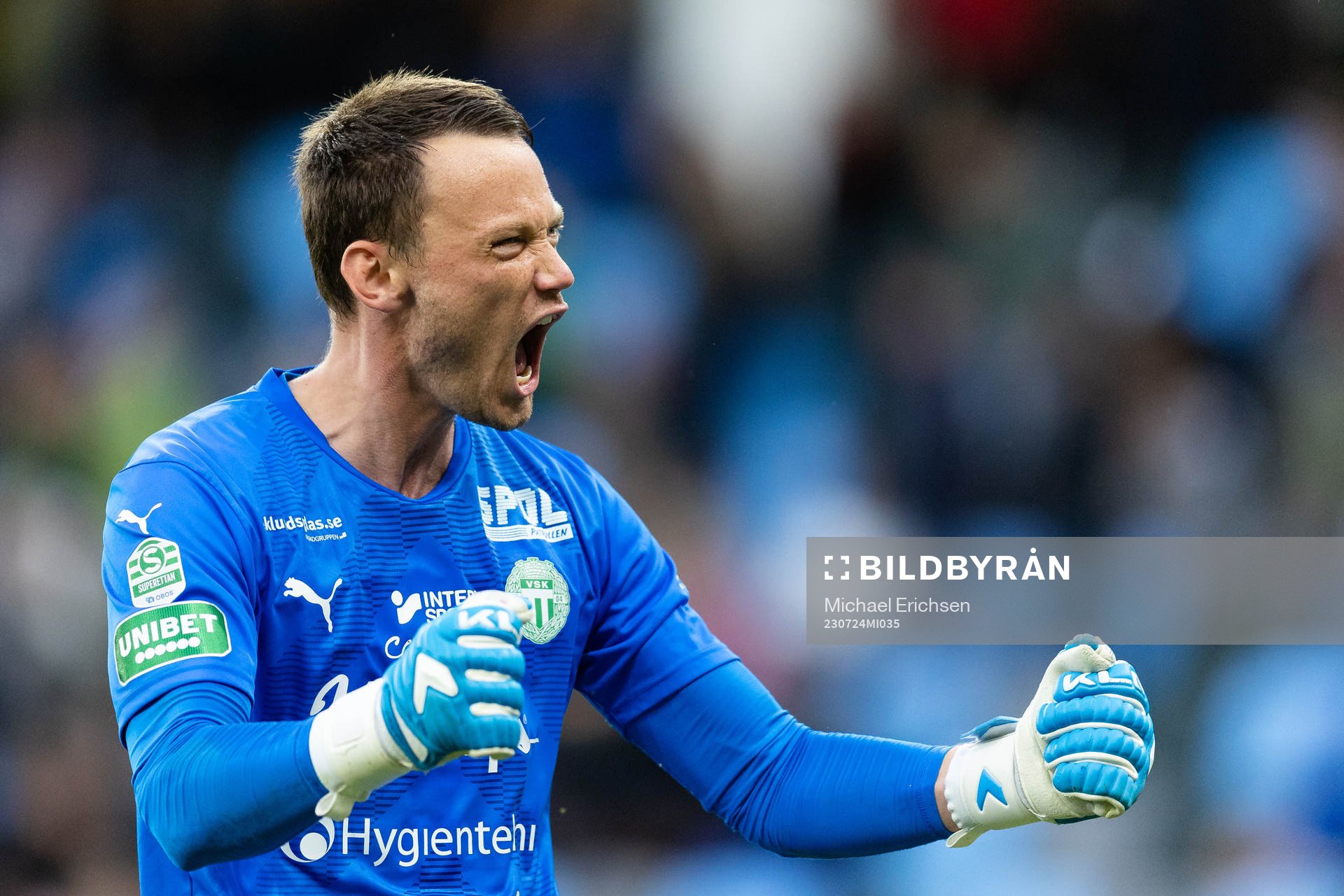 Västerås SKs målvakt Anton Fagerström jublar