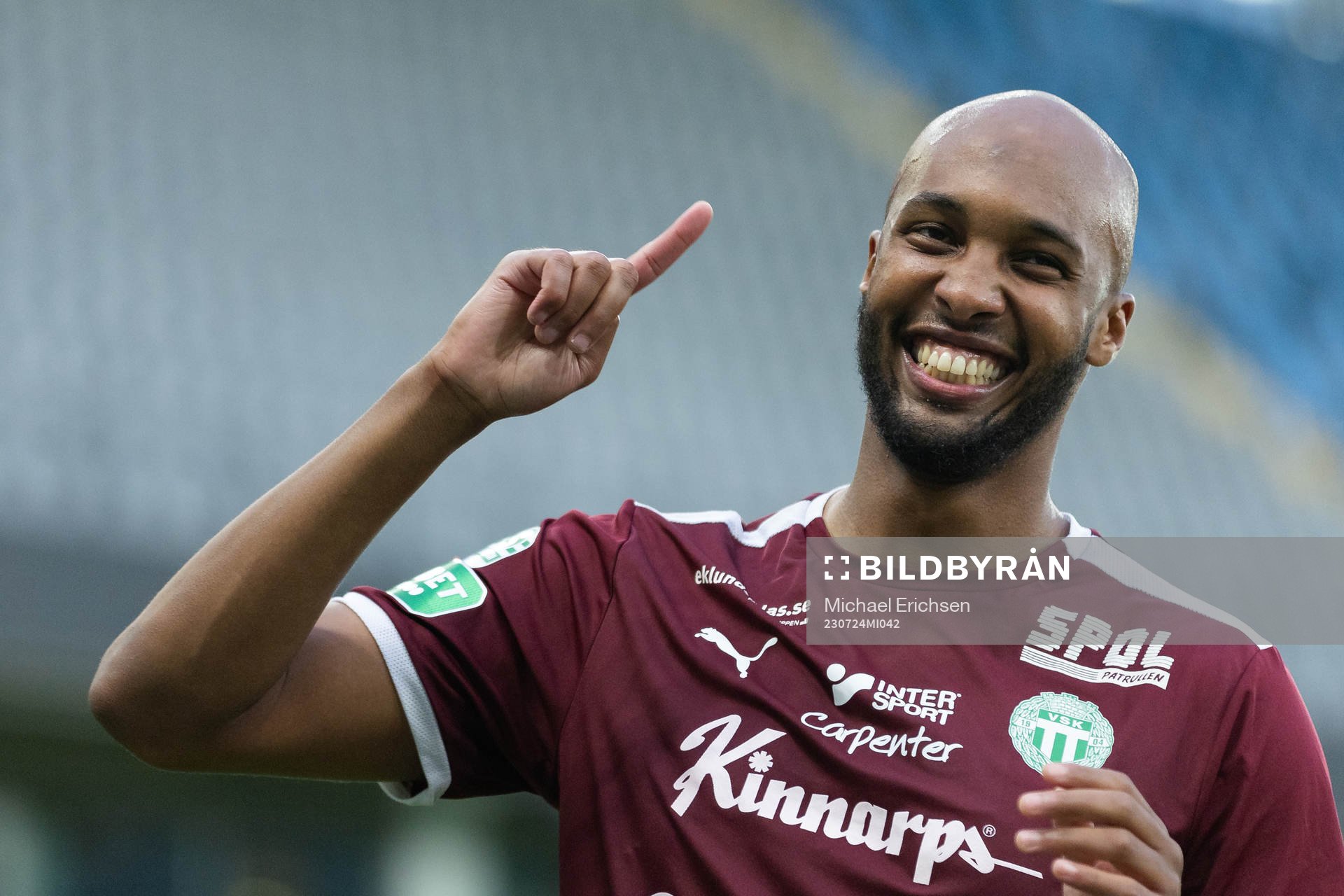 Västerås SKs Jabir Abdihakim Ali jublar framför sina