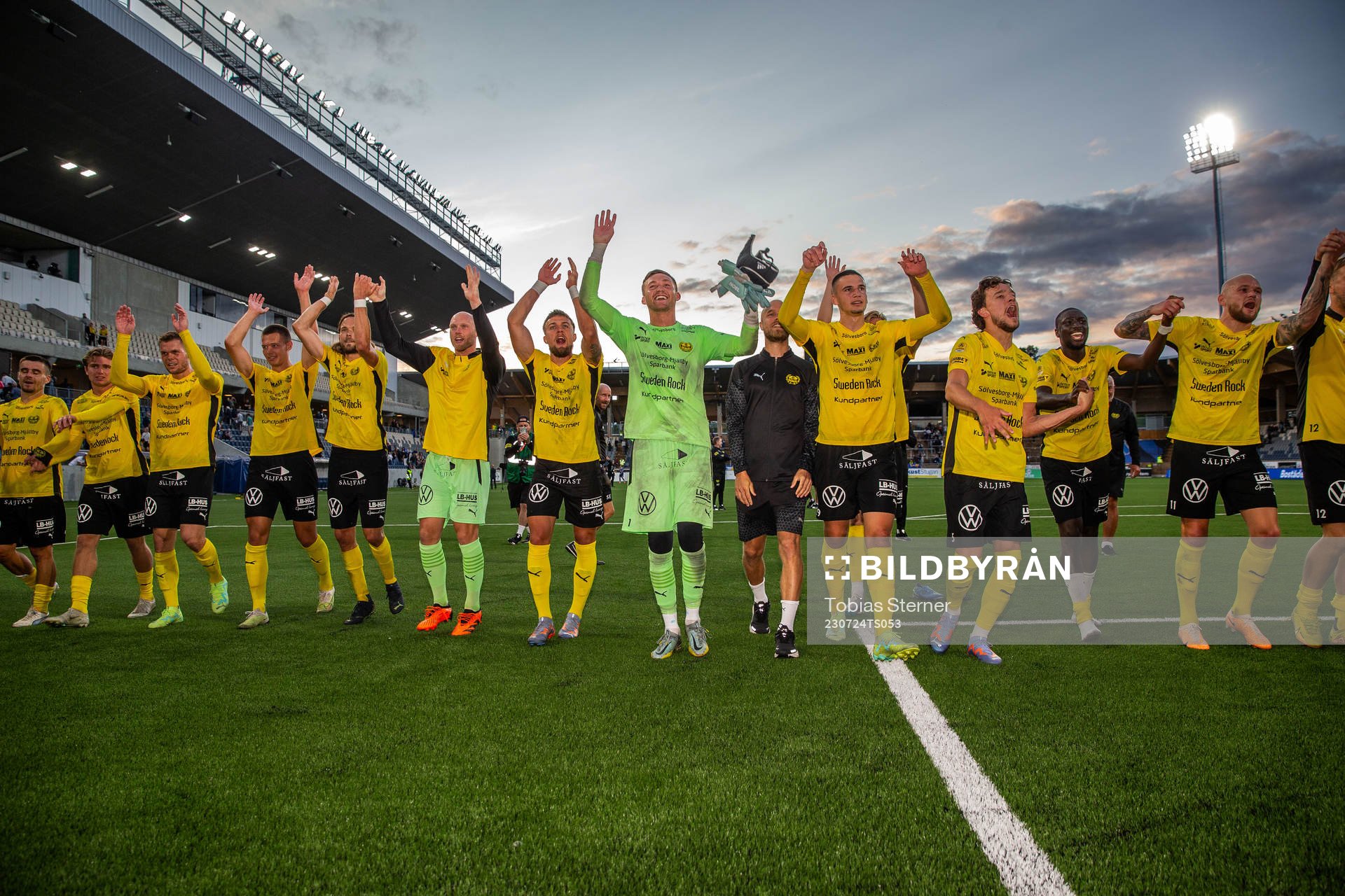 Mjällbys spelare jublar