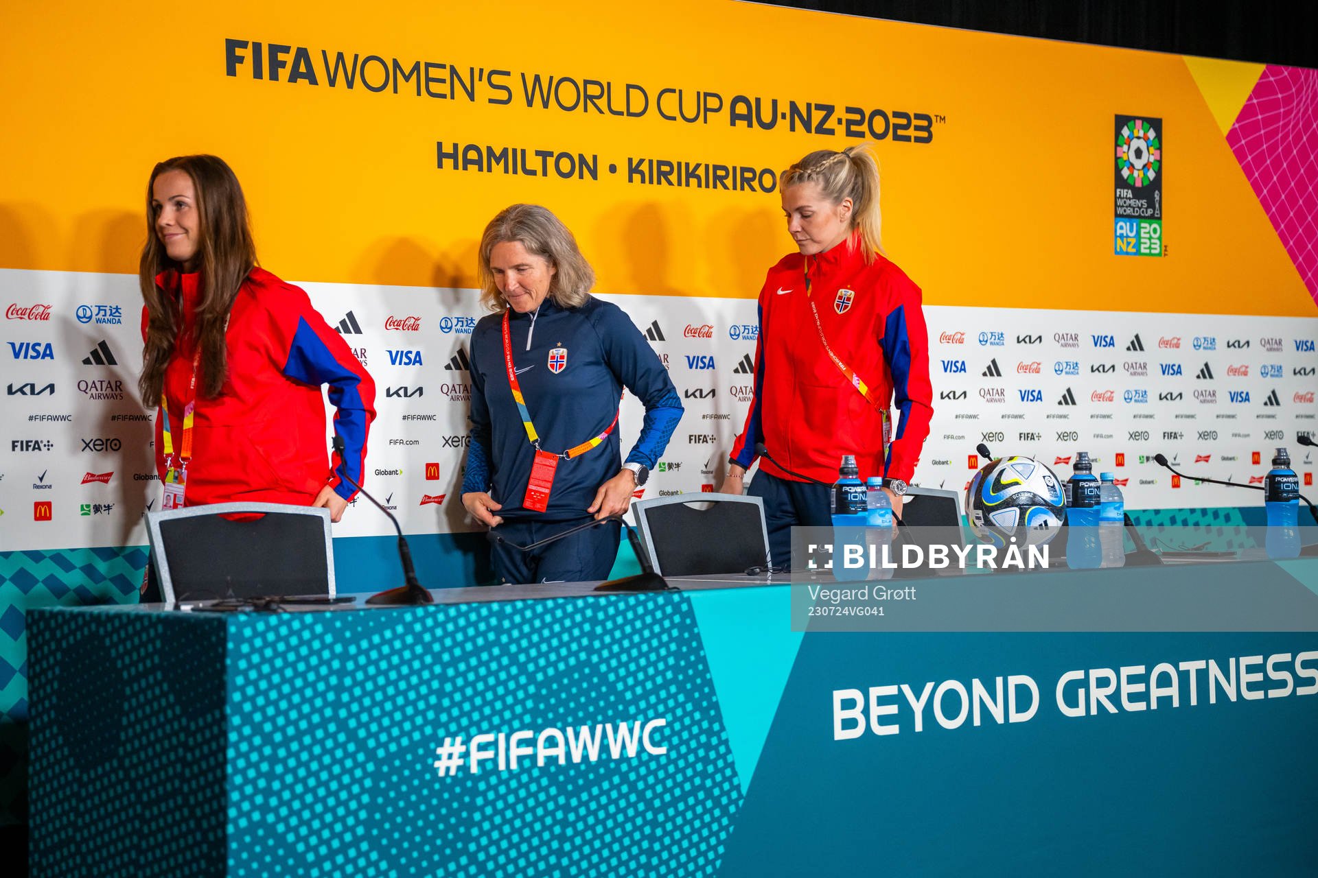 Tuva Hansen, head coach Hege Riise and Ada Hegerberg of the