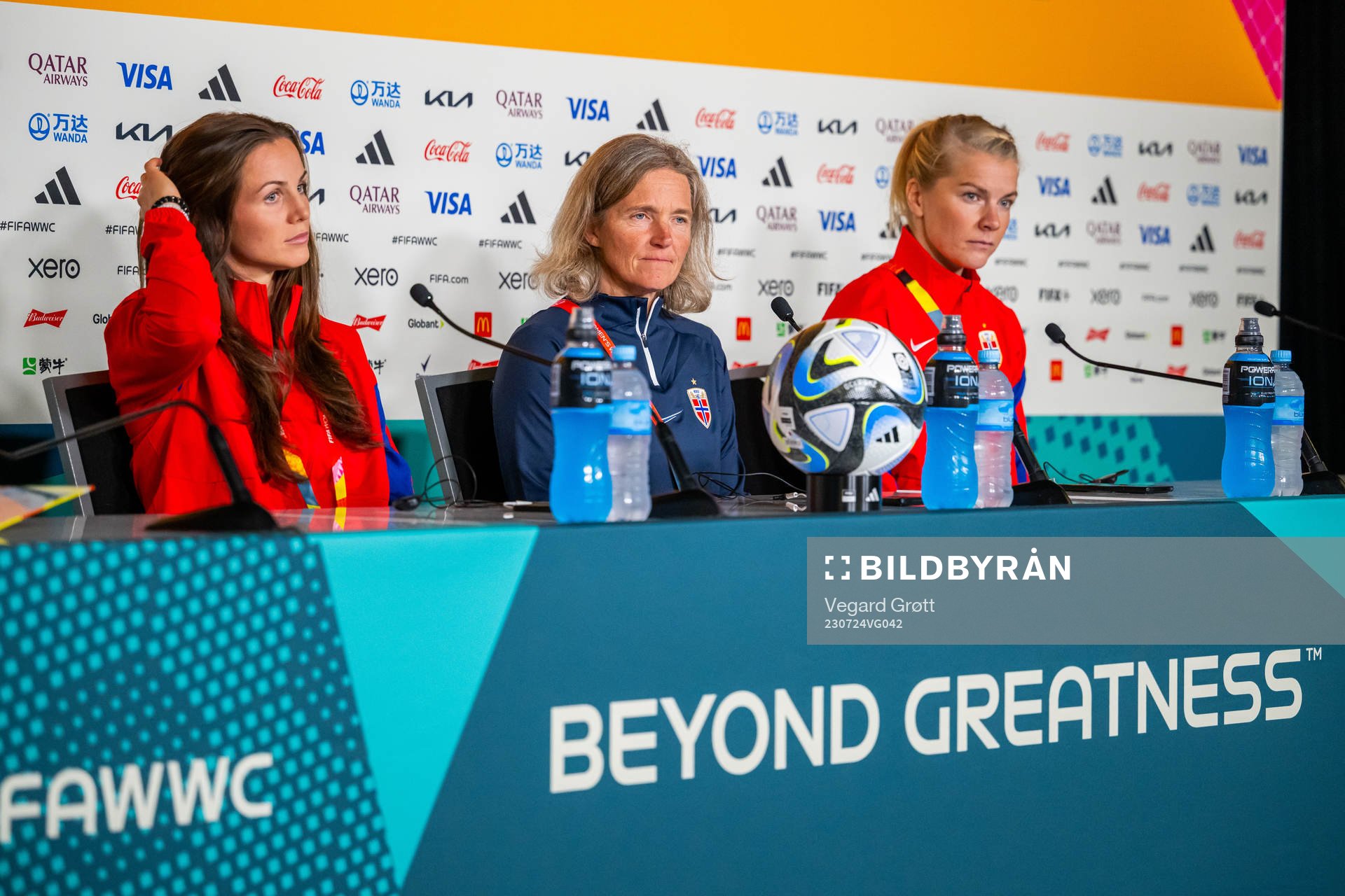 Tuva Hansen, head coach Hege Riise and Ada Hegerberg of the
