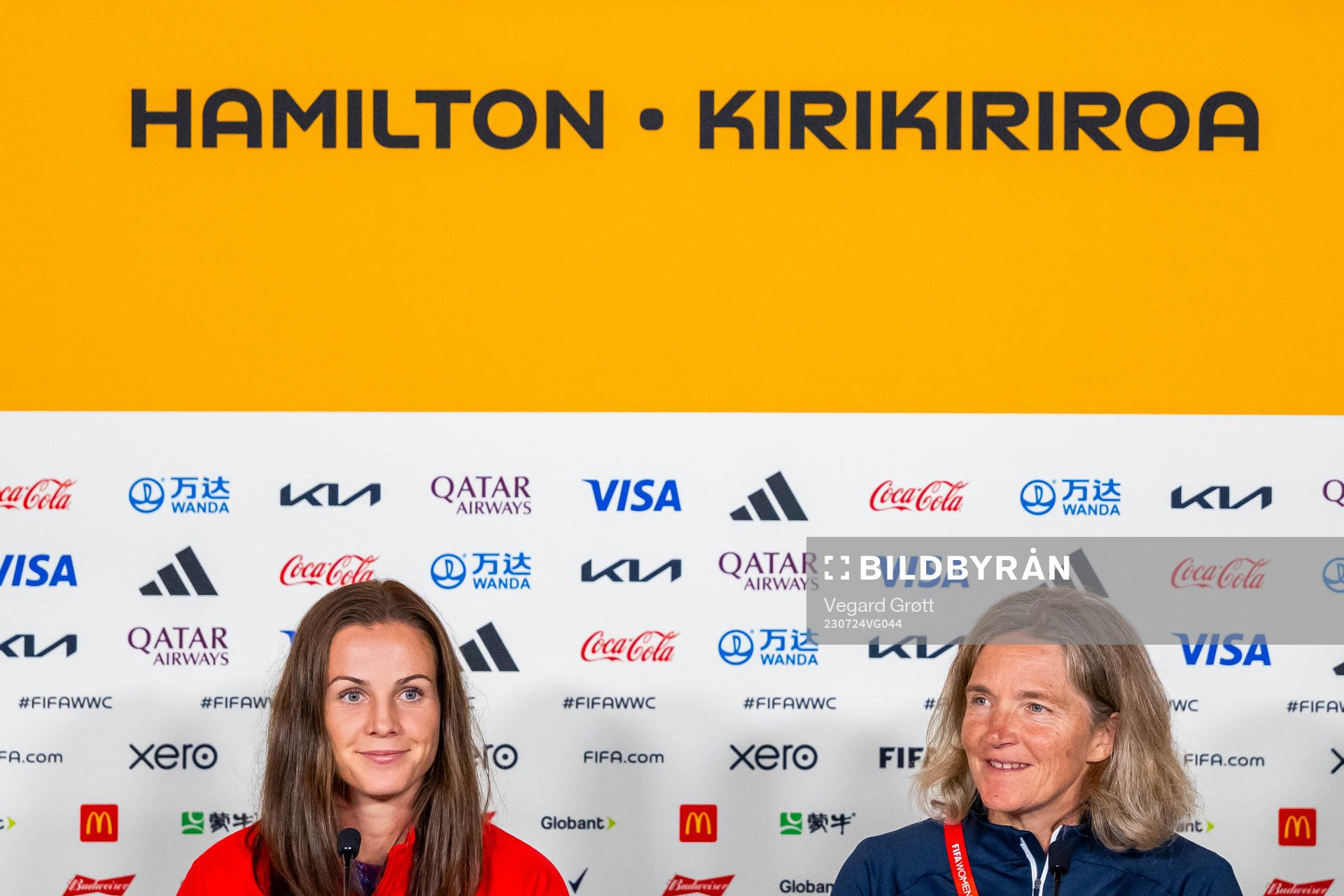 Tuva Hansen and head coach Hege Riise of the Norwegian