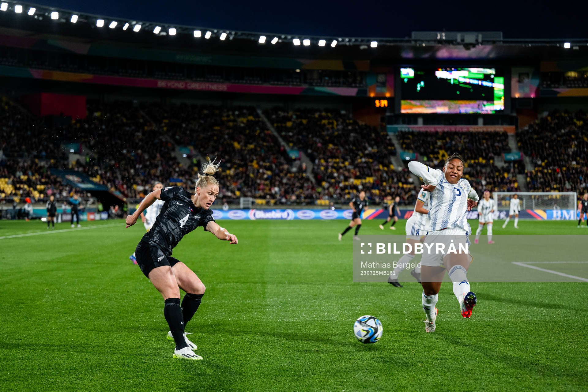 CJ Bott of New Zealand and Jessika Cowart of Philippines
