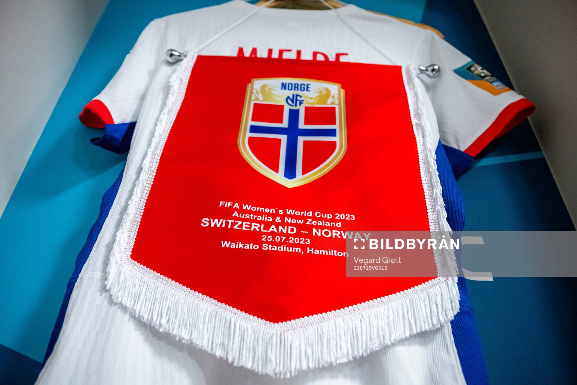 The pennant of Norway in the dressing room
