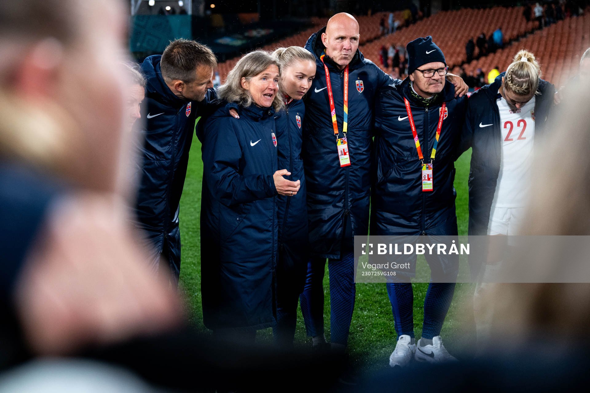 Goalkeeper coach Jon Knudsen, head coach Hege Riise, Anna