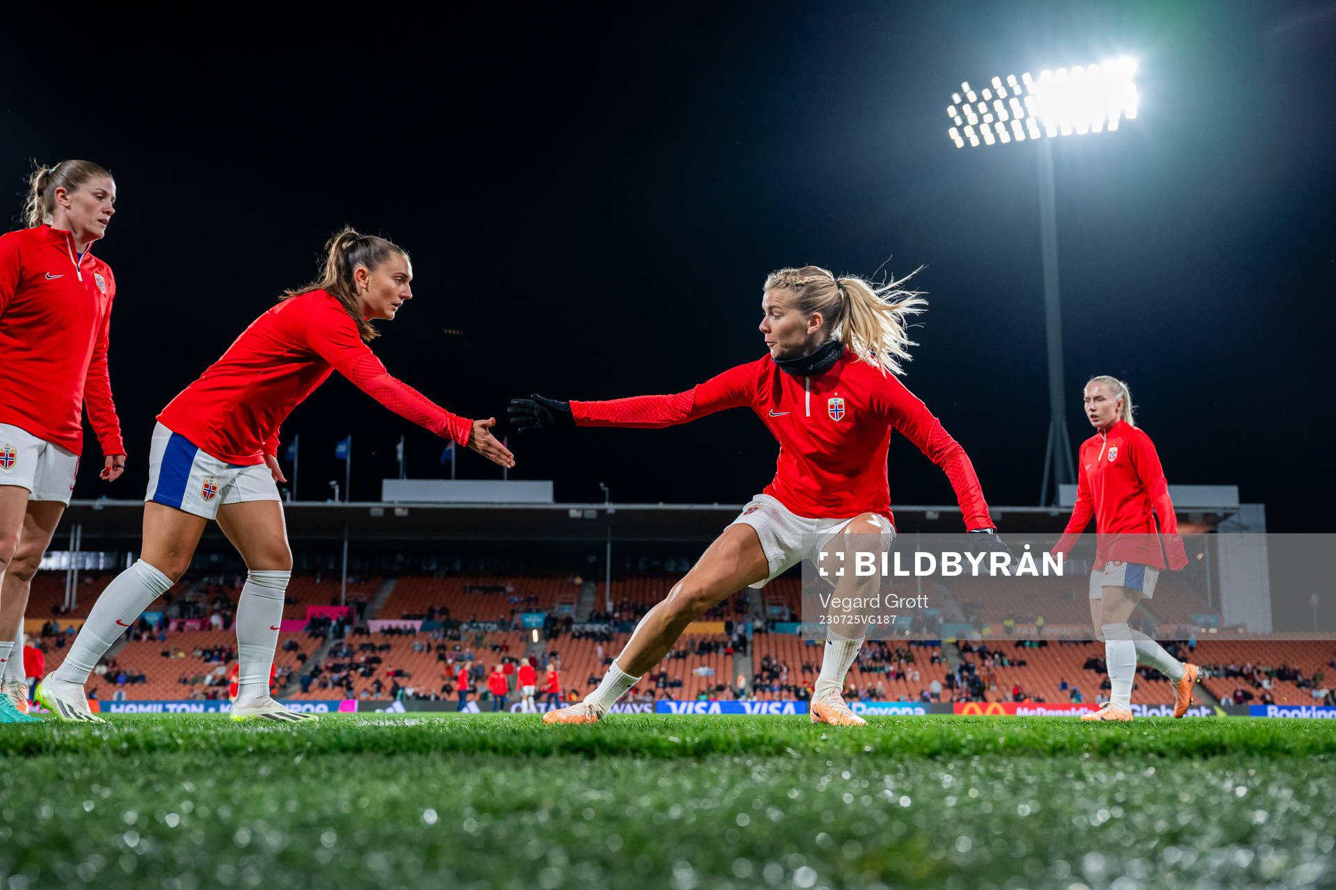 Vilde Bøe Risa and Ada Hegerberg of Norway