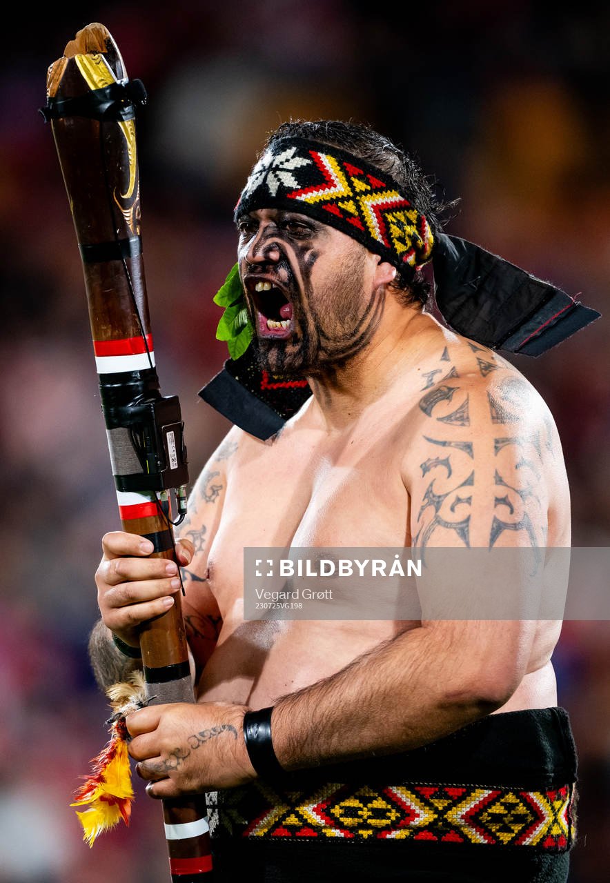 Maori performers