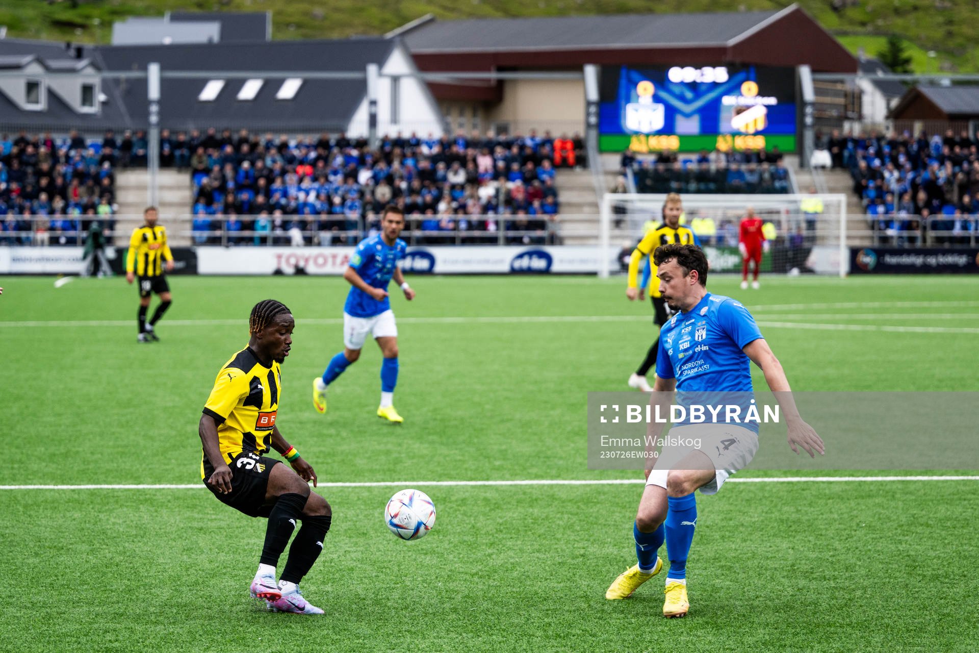 Ibrahim Sadiq of BK Häcken and Vegard Forren of Klaksvik