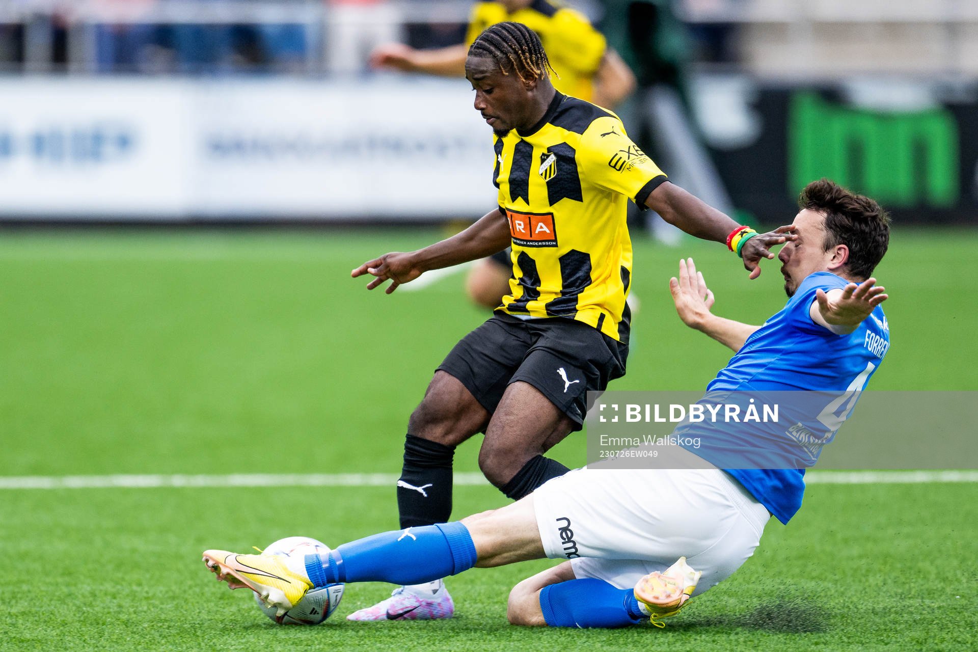 Ibrahim Sadiq of BK Häcken and Vegard Forren of Klaksvik