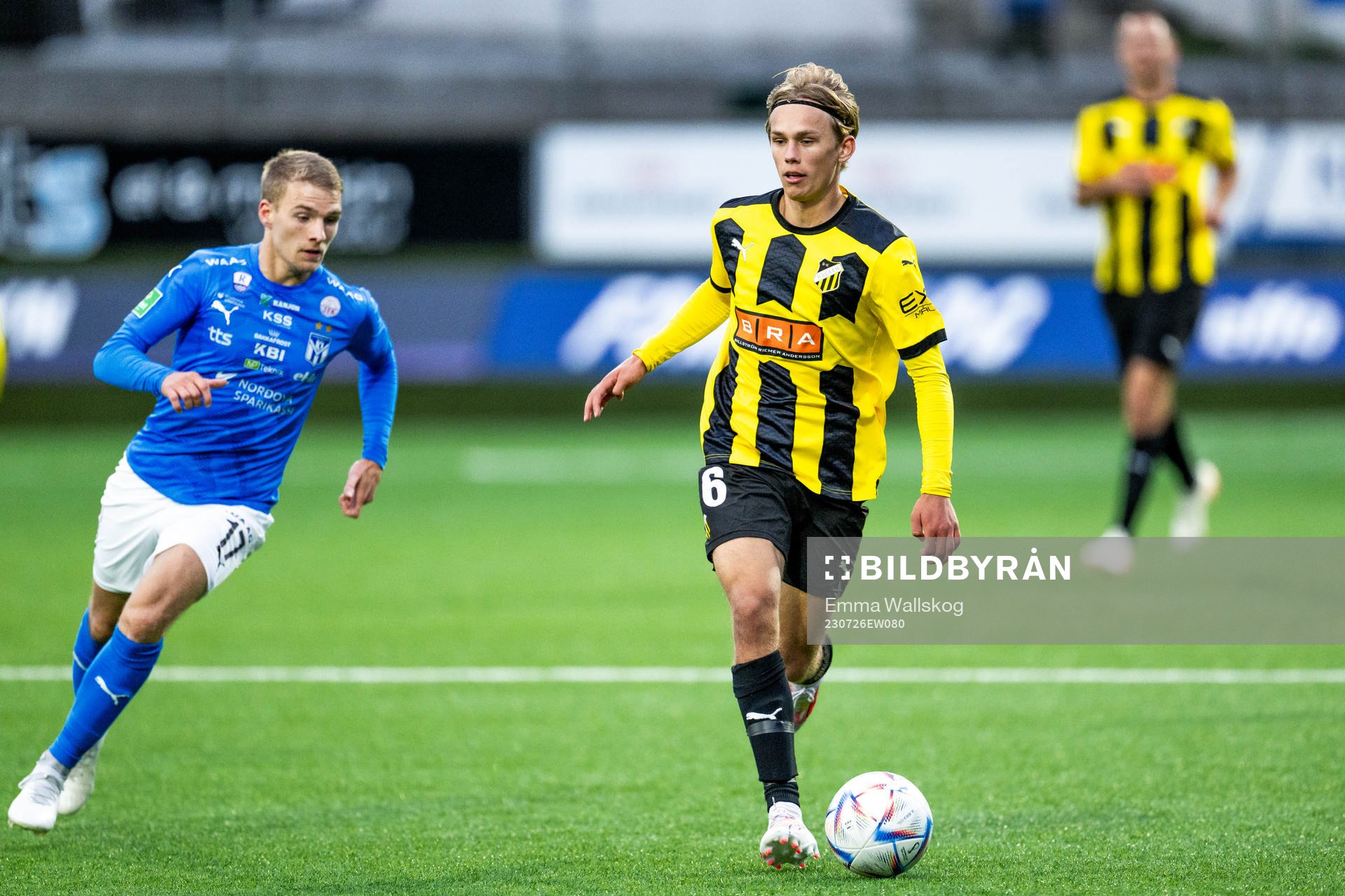 Jóannes Danielsen of Klaksvik and Pontus Dahbo of BK