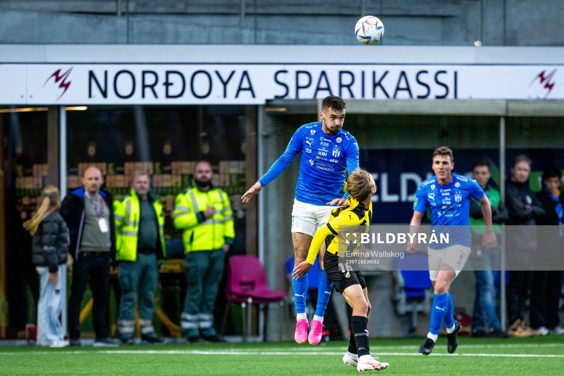 René Joensen of Klaksvik and Pontus Dahbo of BK Häcken