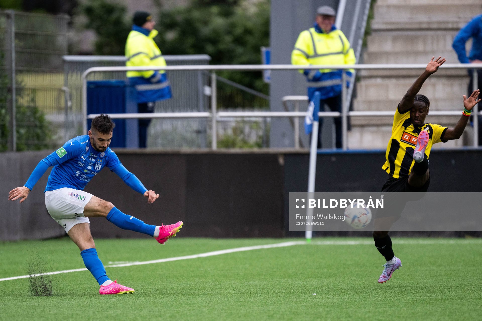 René Joensen of Klaksvik and Ibrahim Sadiq of Häcken