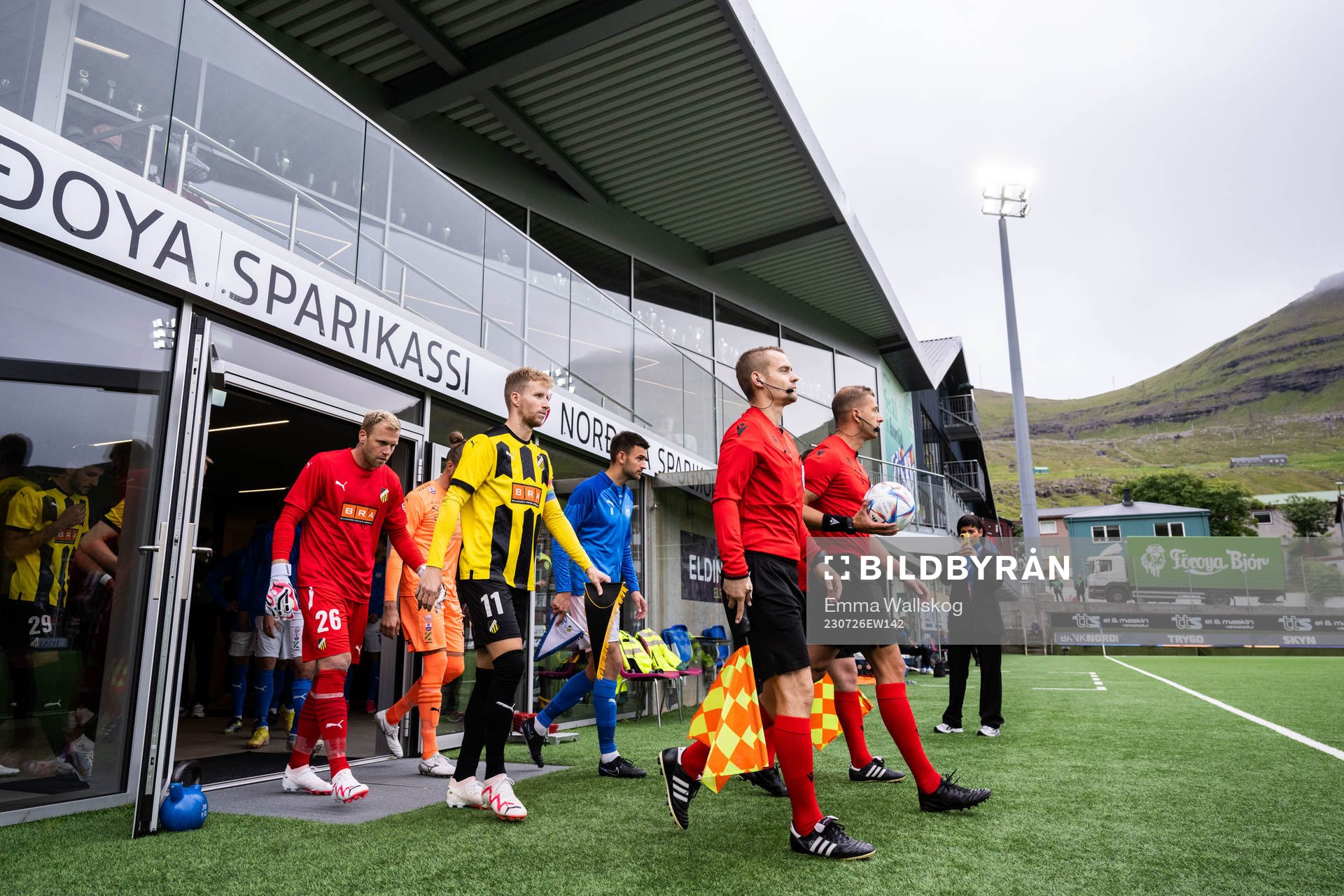 Goalkeeper Peter Abrahamsson and Samuel Gustafson of Häcken
