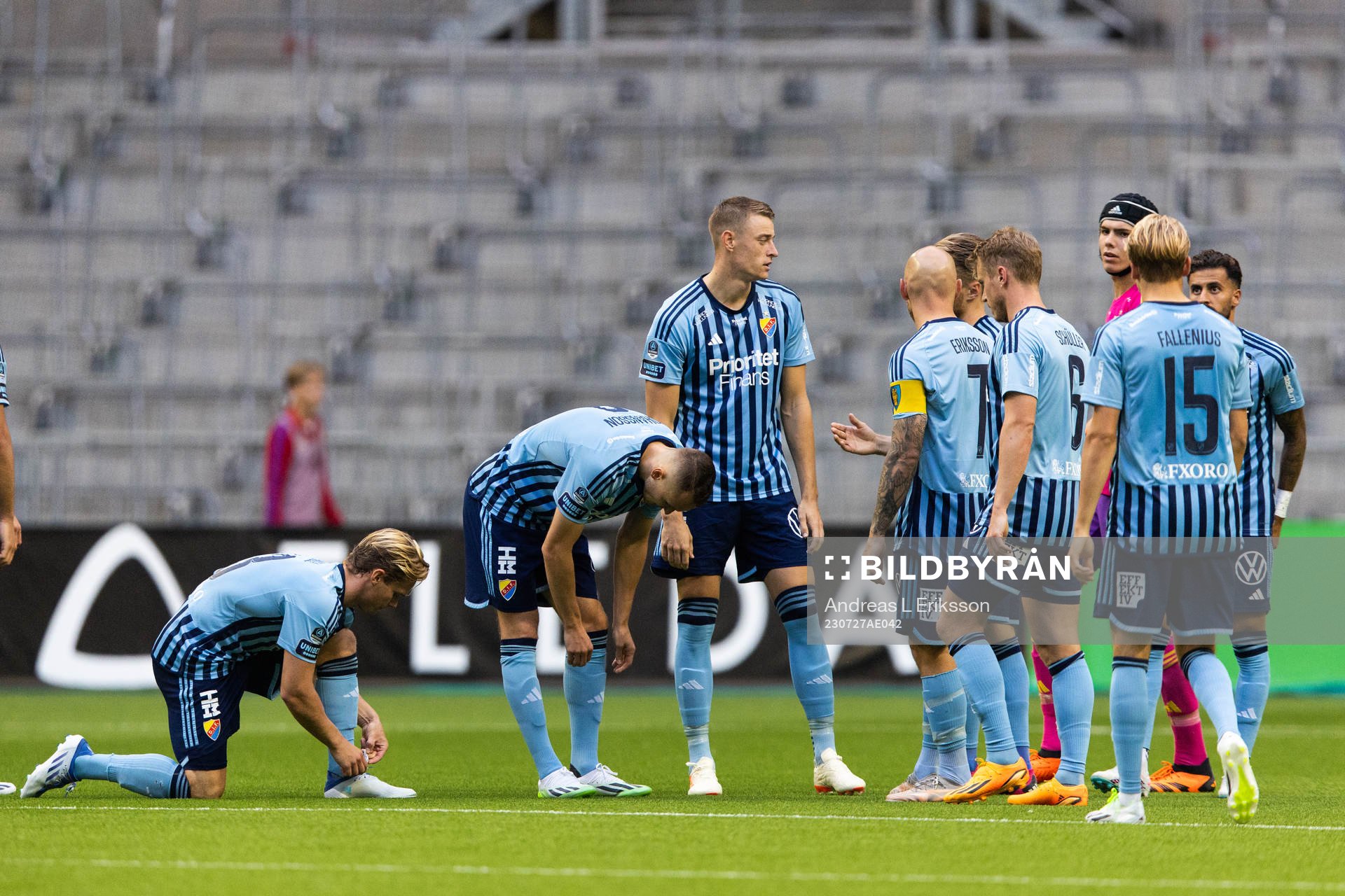 The pleayers of Djurgården looks dejected
