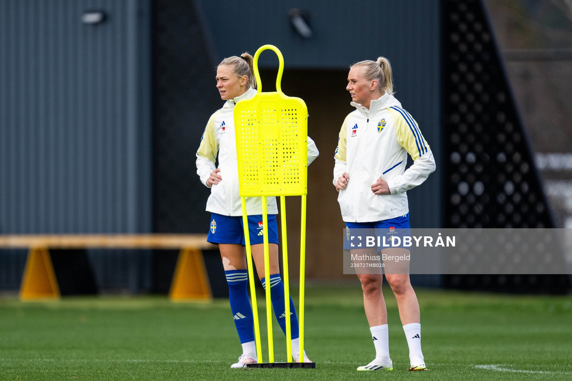 Fridolina Rolfö and Stina Blackstenius of the Swedish