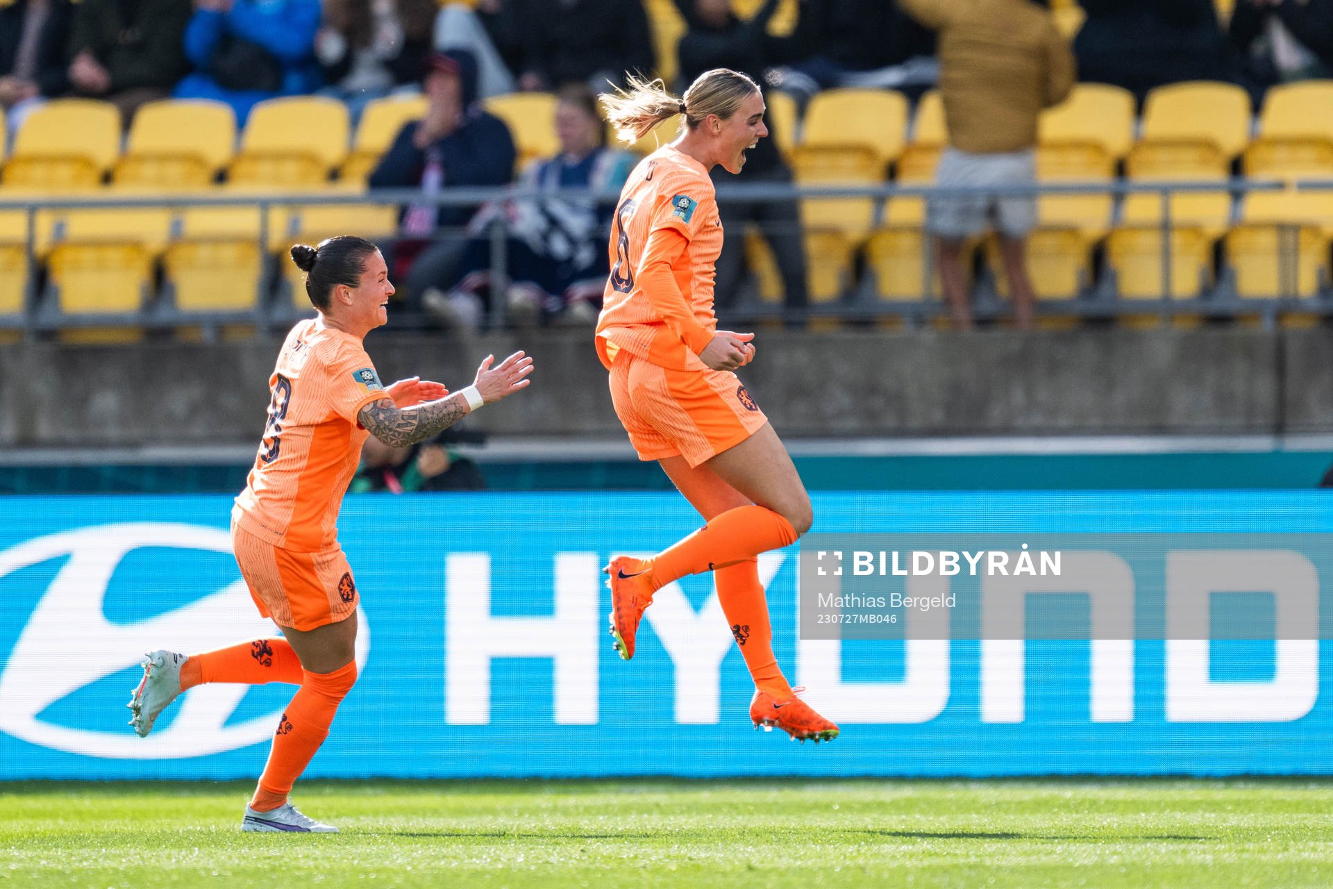 Sherida Spitse and Jill Roord of Netherlands celebrate